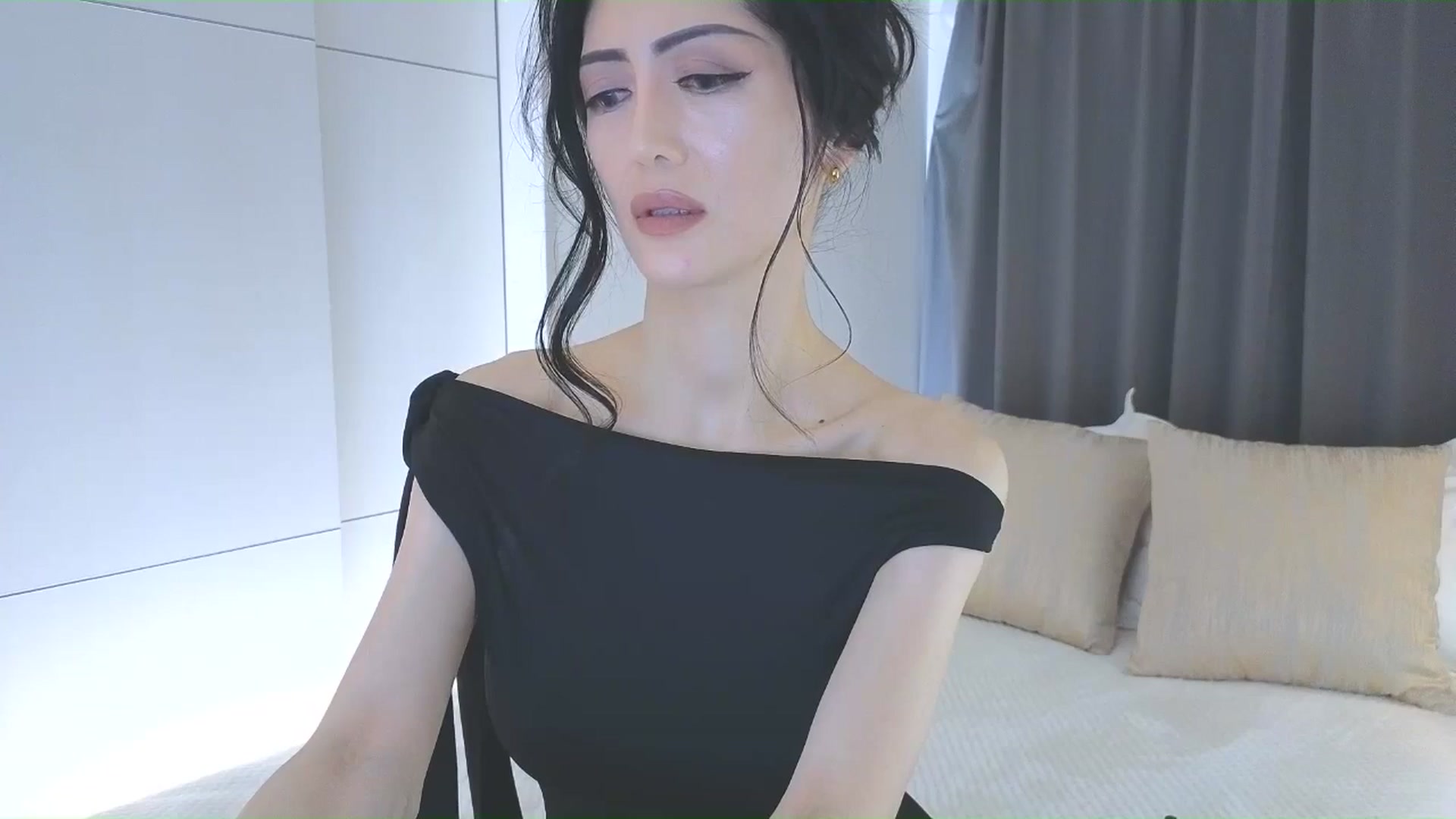 Gallery image thumbnail from Eleah's myfreecams stream on, 12/29/2025, 08:58 image 15 of 20