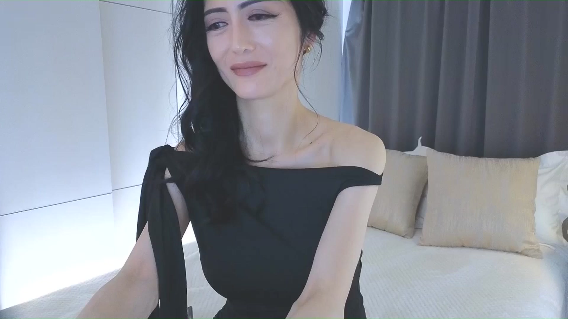 Gallery image thumbnail from Eleah's myfreecams stream on, 12/29/2025, 08:58 image 2 of 20