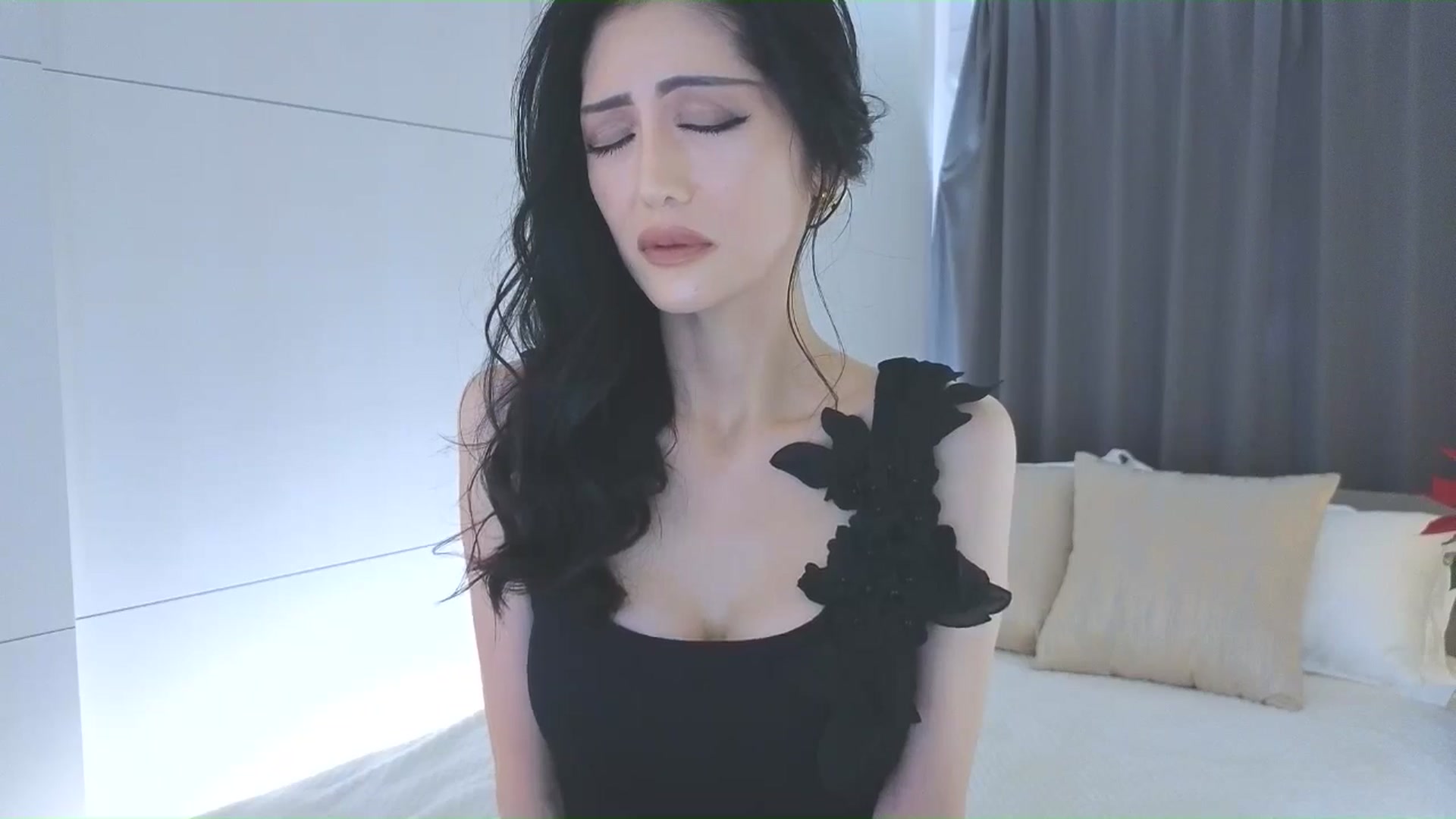 Gallery image thumbnail from Eleah's myfreecams stream on, 01/04/2026, 05:10 image 5 of 20