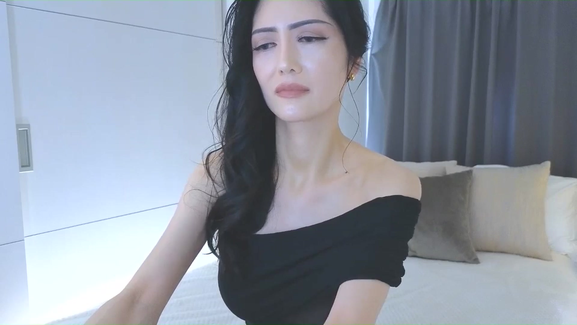 Gallery image thumbnail from Eleah's myfreecams stream on, 03/08/2026, 24:18 image 12 of 20
