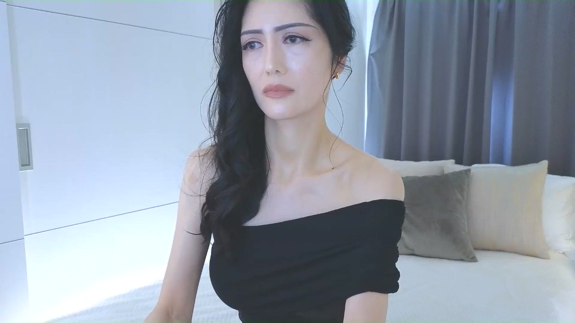 Gallery image thumbnail from Eleah's myfreecams stream on, 03/08/2026, 24:18 image 8 of 20