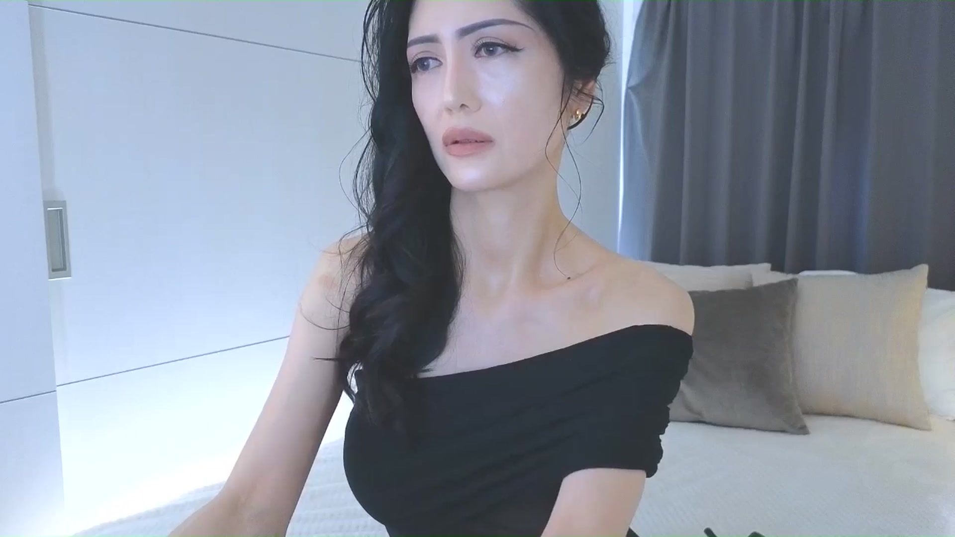 Gallery image thumbnail from Eleah's myfreecams stream on, 03/08/2026, 24:18 image 18 of 20