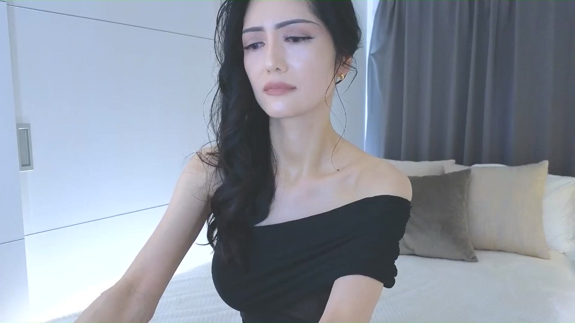 Gallery image thumbnail from Eleah's myfreecams stream on, 03/08/2026, 24:18 image 9 of 20