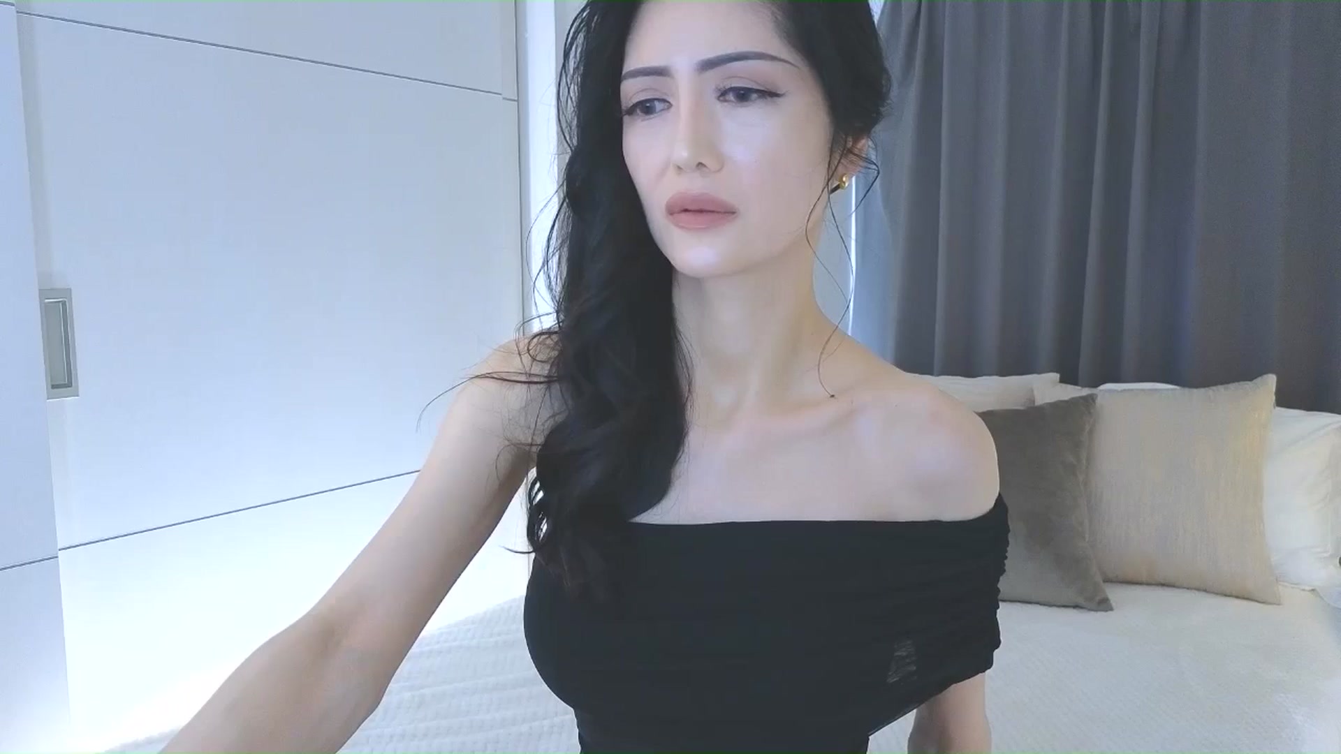 Gallery image thumbnail from Eleah's myfreecams stream on, 03/08/2026, 24:18 image 10 of 20