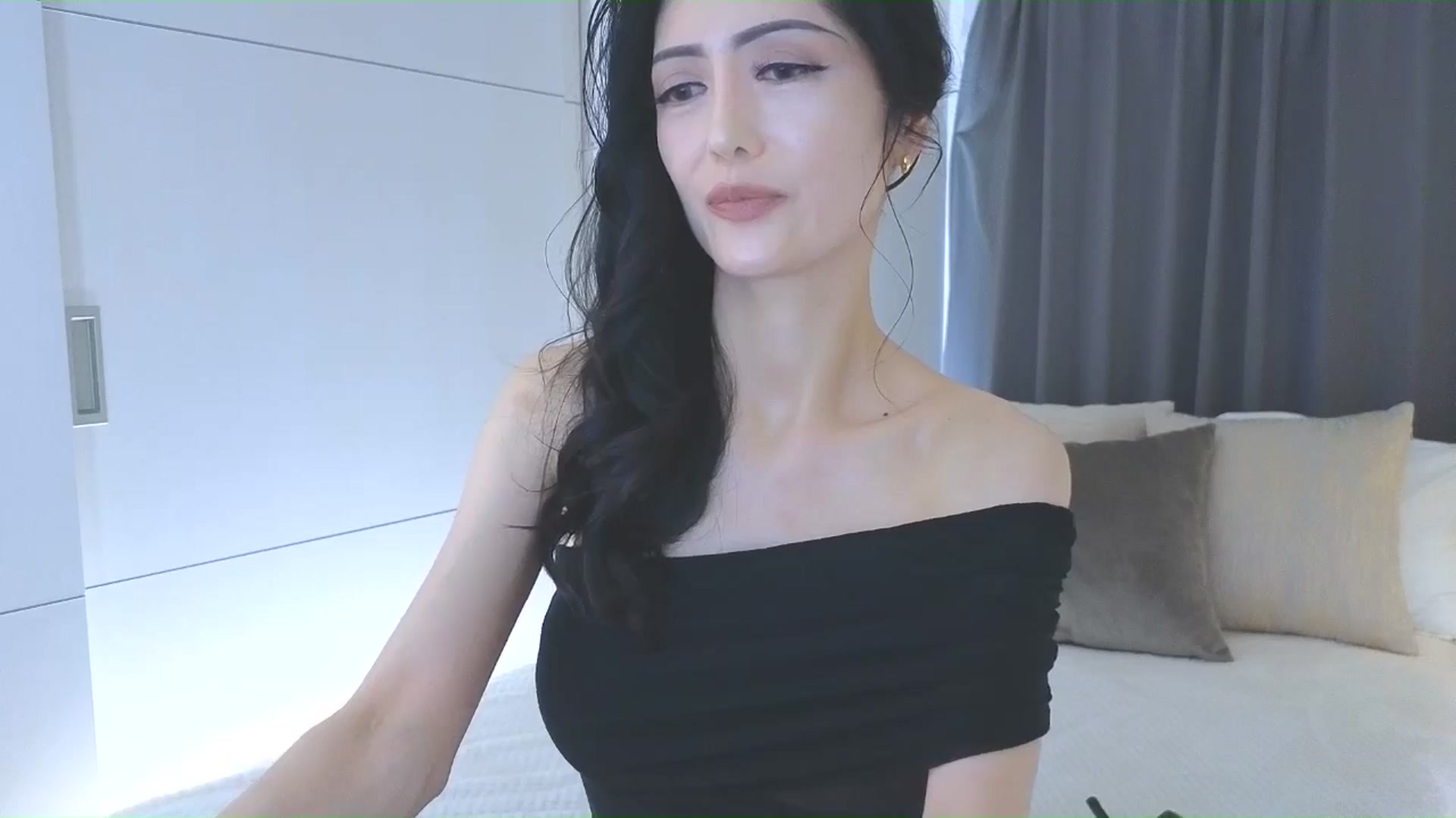 Gallery image thumbnail from Eleah's myfreecams stream on, 03/08/2026, 24:18 image 19 of 20