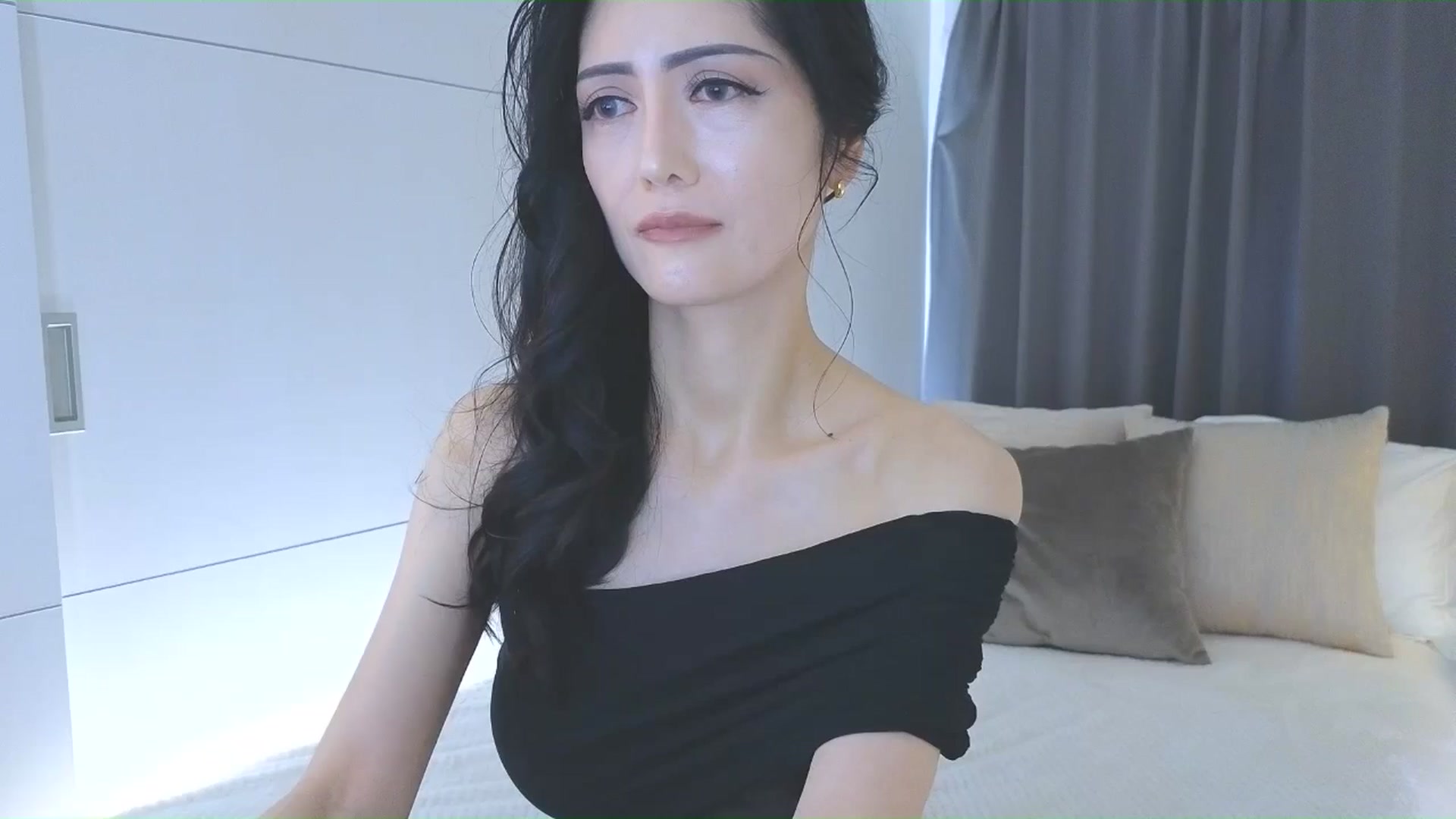 Gallery image thumbnail from Eleah's myfreecams stream on, 03/08/2026, 24:18 image 7 of 20