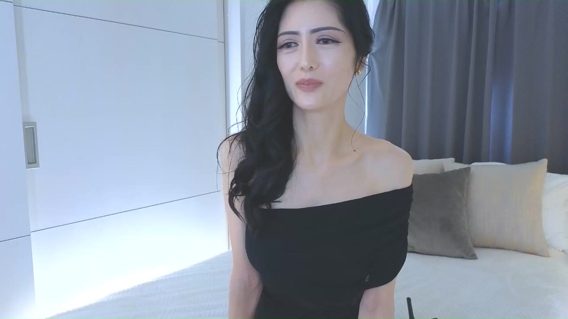 Gallery image thumbnail from Eleah's myfreecams stream on, 03/08/2026, 24:18 image 14 of 20