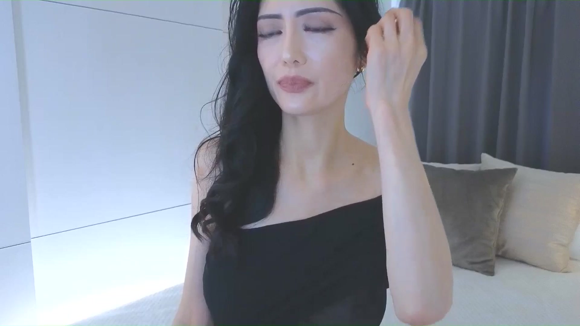 Gallery image thumbnail from Eleah's myfreecams stream on, 03/08/2026, 04:33 image 6 of 20