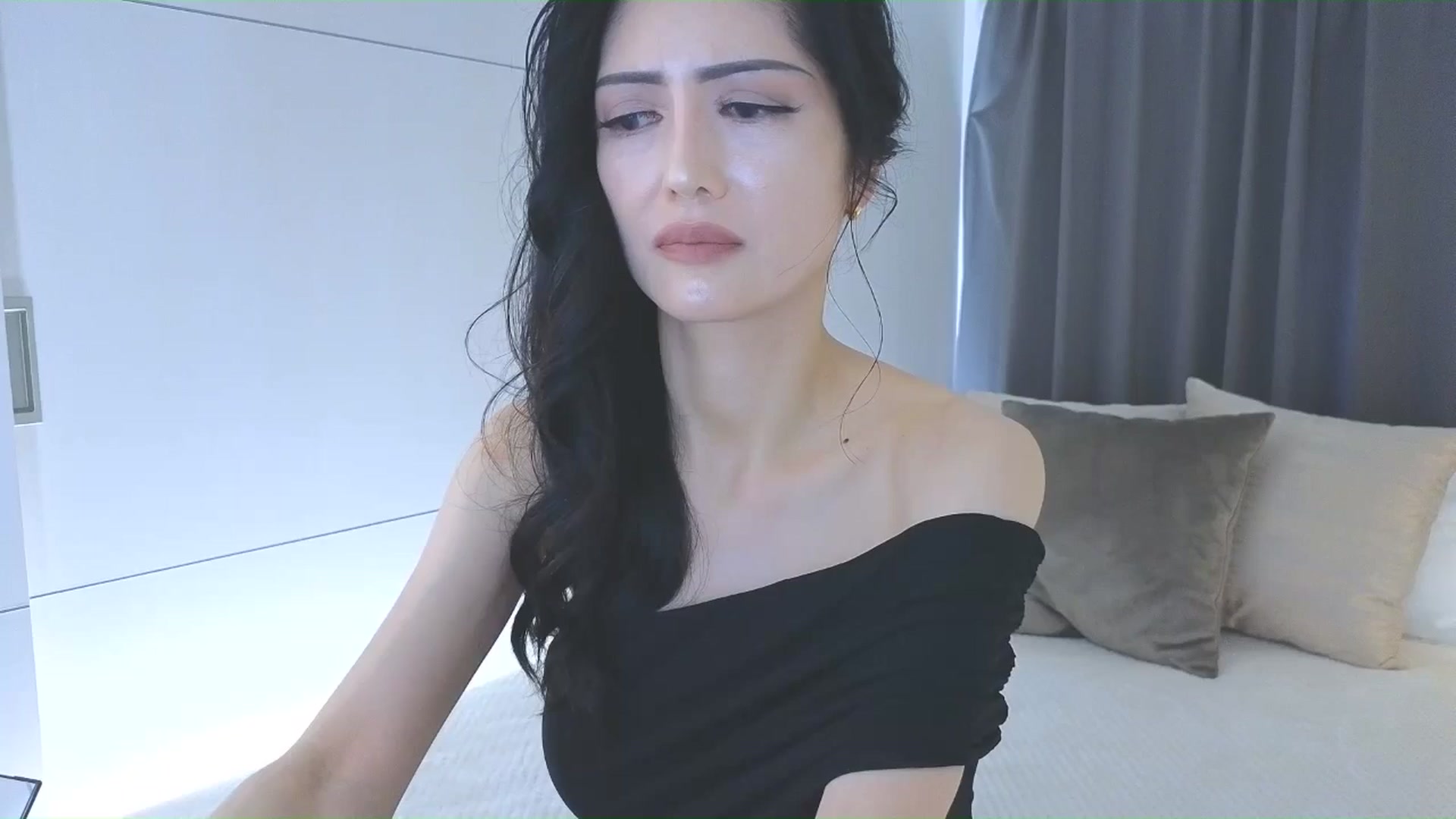 Gallery image thumbnail from Eleah's myfreecams stream on, 03/08/2026, 04:33 image 1 of 20