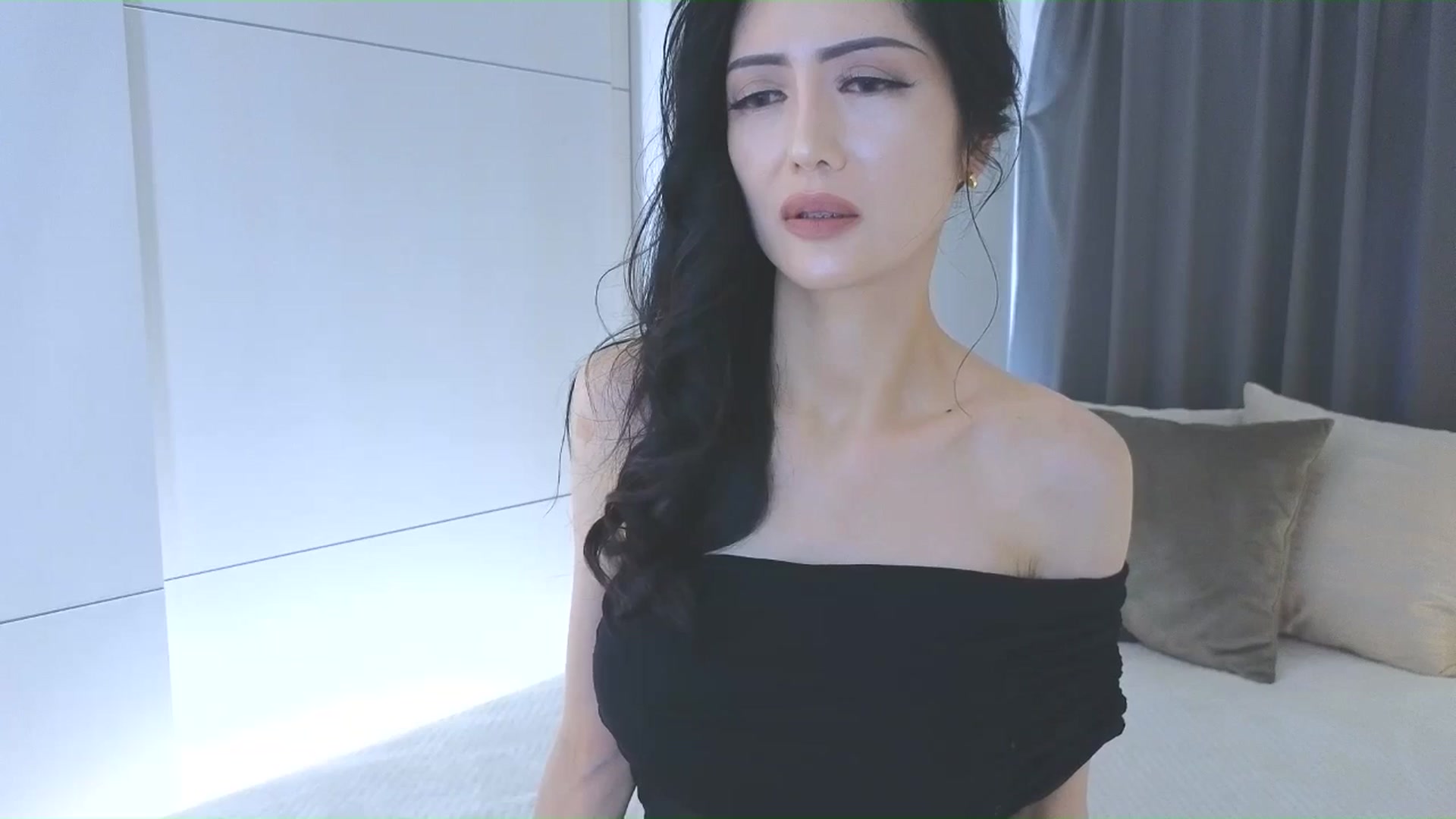 Gallery image thumbnail from Eleah's myfreecams stream on, 03/08/2026, 04:33 image 7 of 20