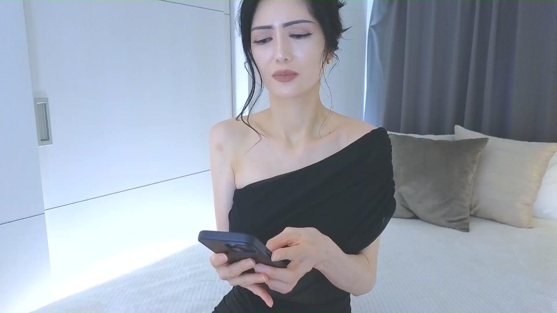 Gallery image thumbnail from Eleah's myfreecams stream on, 03/08/2026, 06:43 image 3 of 20