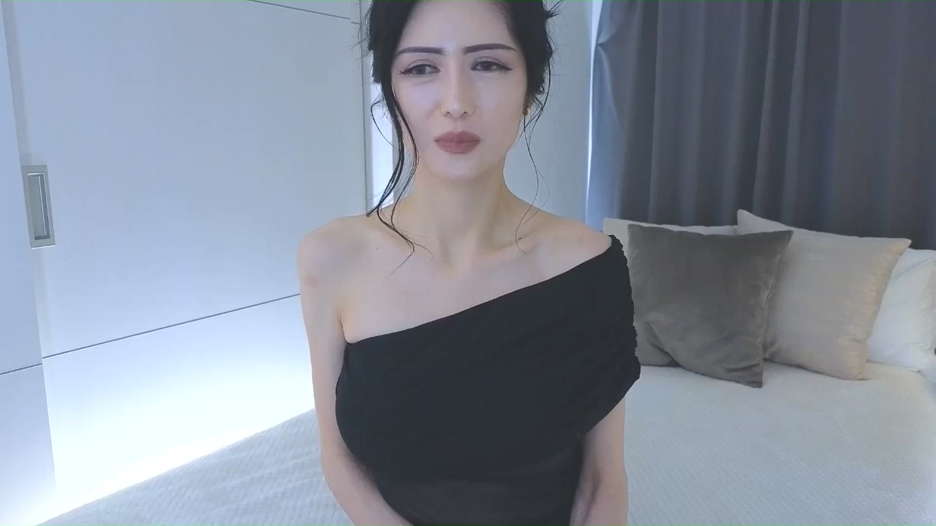 Gallery image thumbnail from Eleah's myfreecams stream on, 03/08/2026, 06:43 image 5 of 20