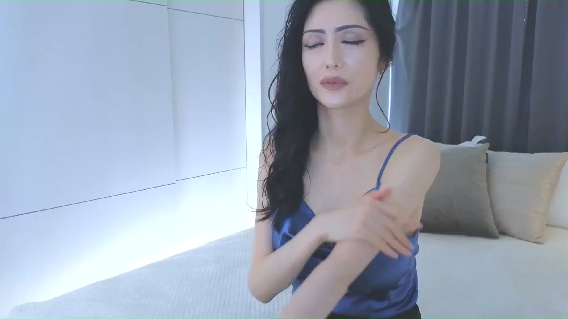 Gallery image thumbnail from Eleah's myfreecams stream on, 03/12/2026, 24:50 image 3 of 20