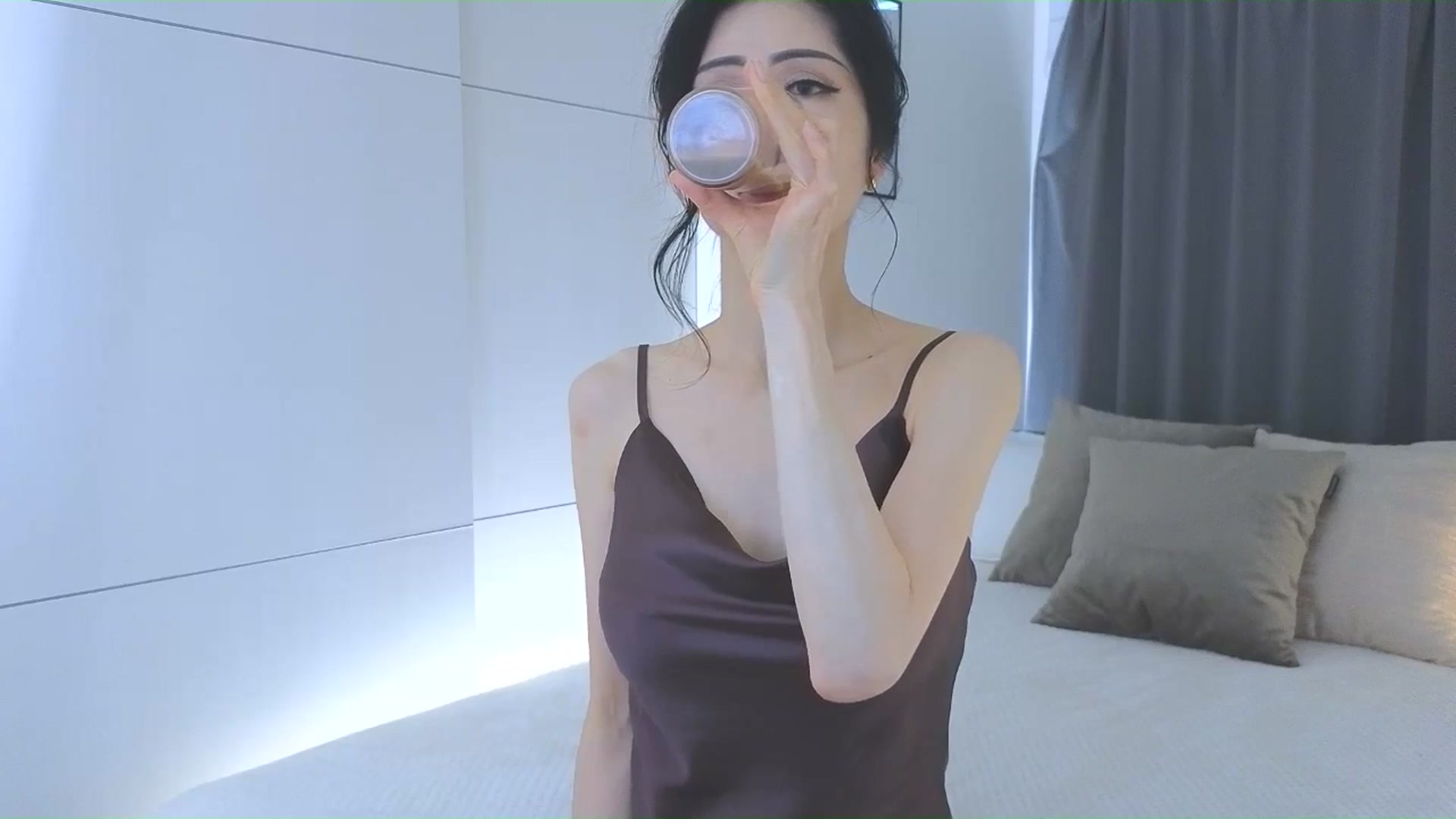 Gallery image thumbnail from Eleah's myfreecams stream on, 03/22/2026, 04:03 image 17 of 20