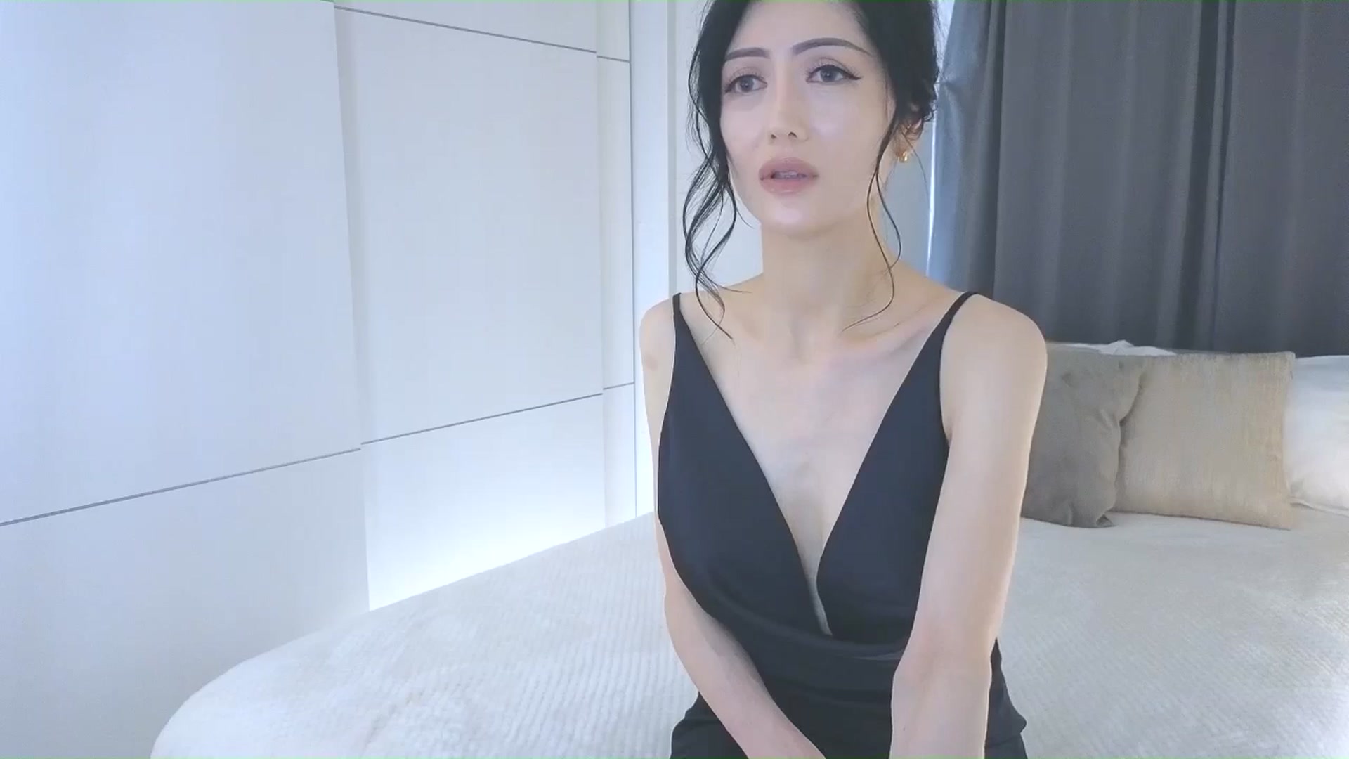 Gallery image thumbnail from Eleah's myfreecams stream on, 04/01/2026, 15:25 image 2 of 20