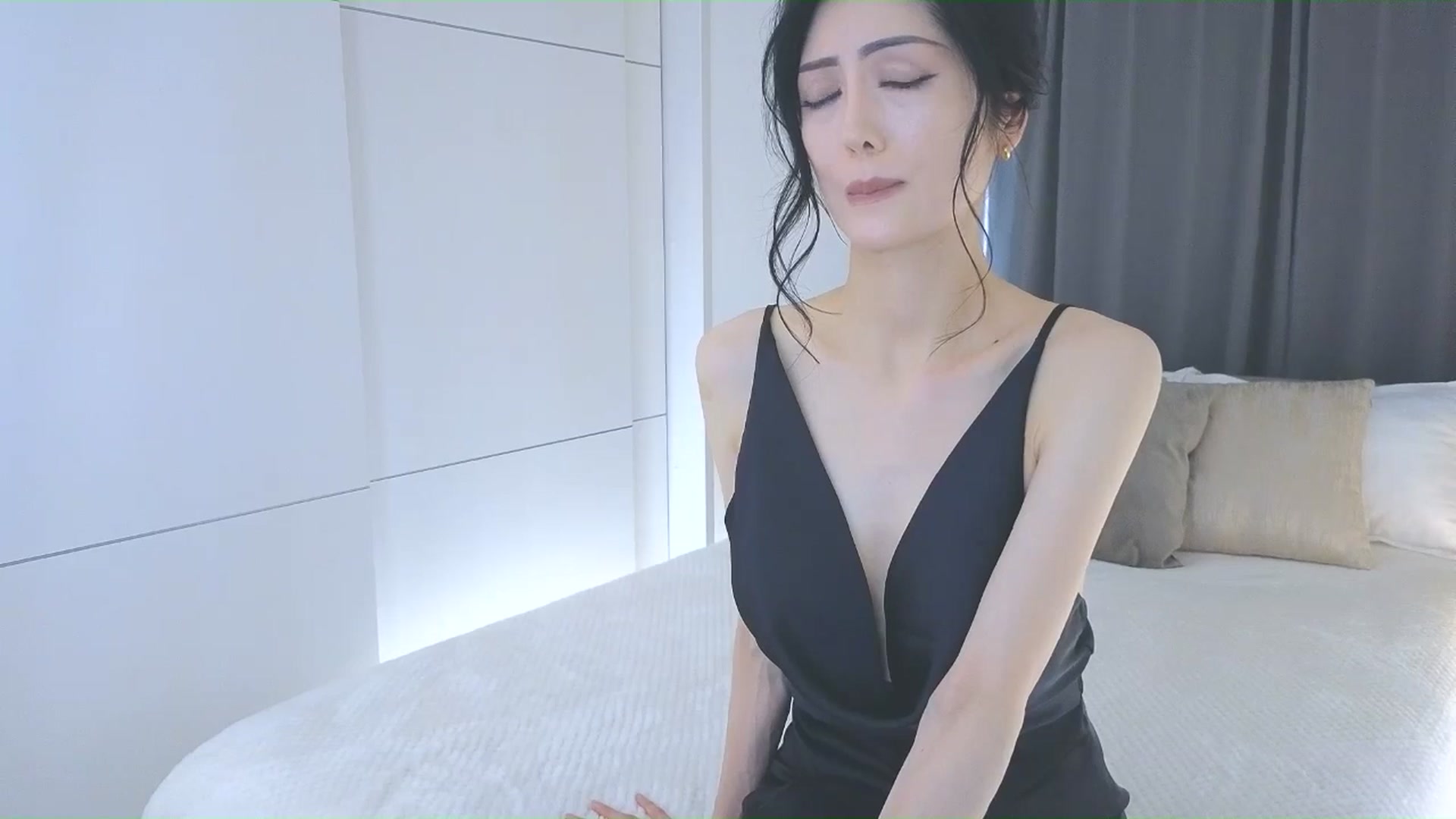 Gallery image thumbnail from Eleah's myfreecams stream on, 04/01/2026, 15:25 image 4 of 20