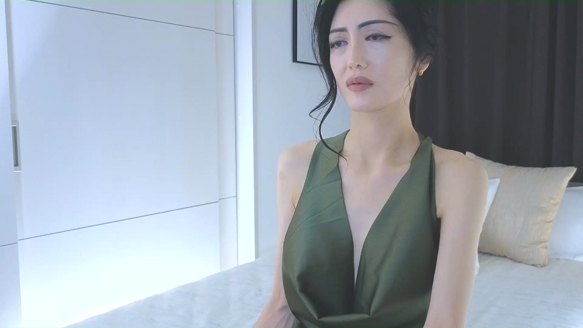 Gallery image thumbnail from Eleah's myfreecams stream on, 04/15/2026, 12:58 image 15 of 20