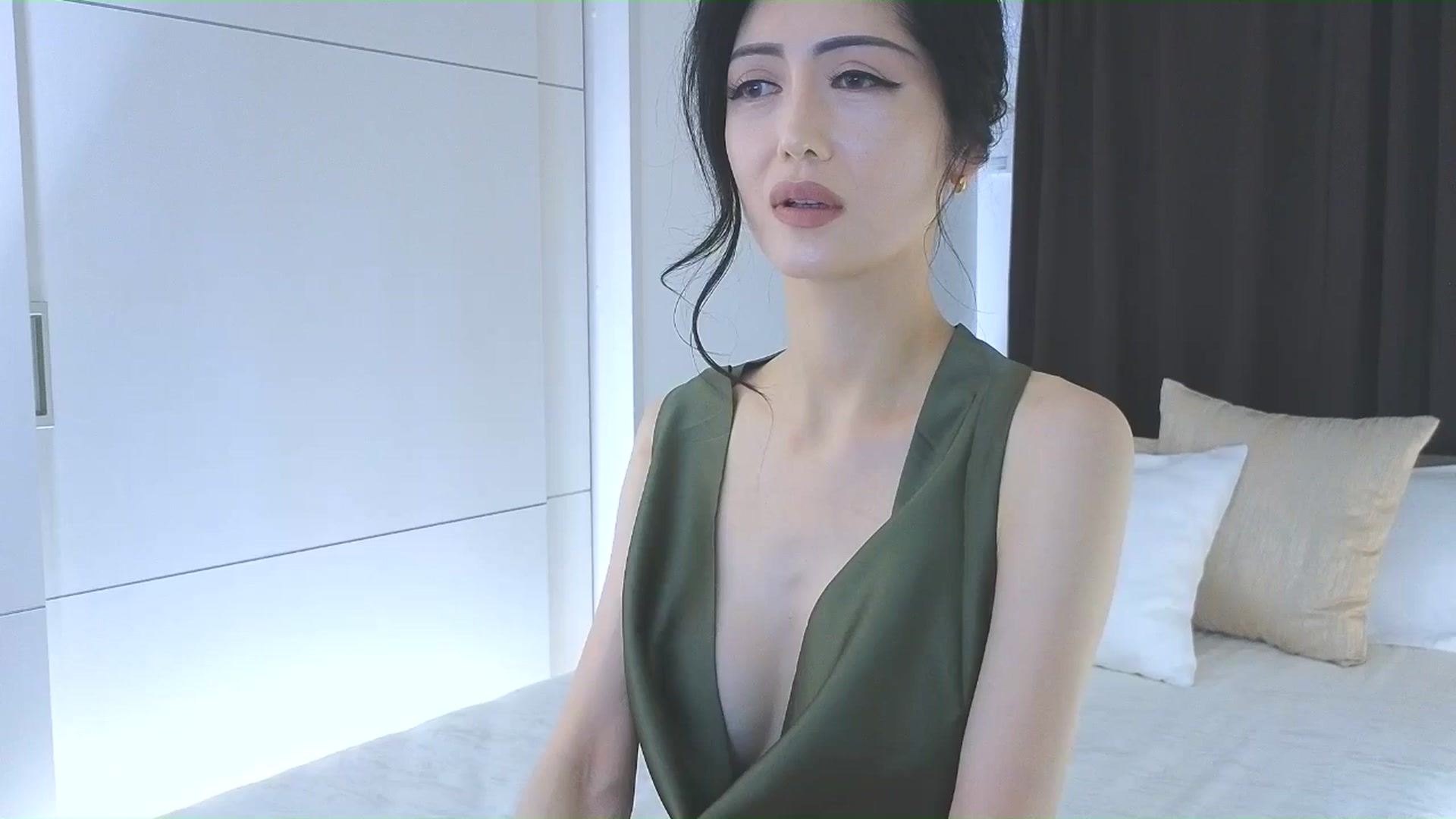 Gallery image thumbnail from Eleah's myfreecams stream on, 04/15/2026, 12:58 image 12 of 20