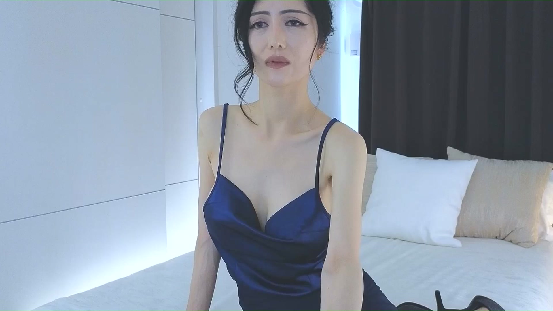Gallery image thumbnail from Eleah's myfreecams stream on, 04/19/2026, 03:26 image 2 of 20