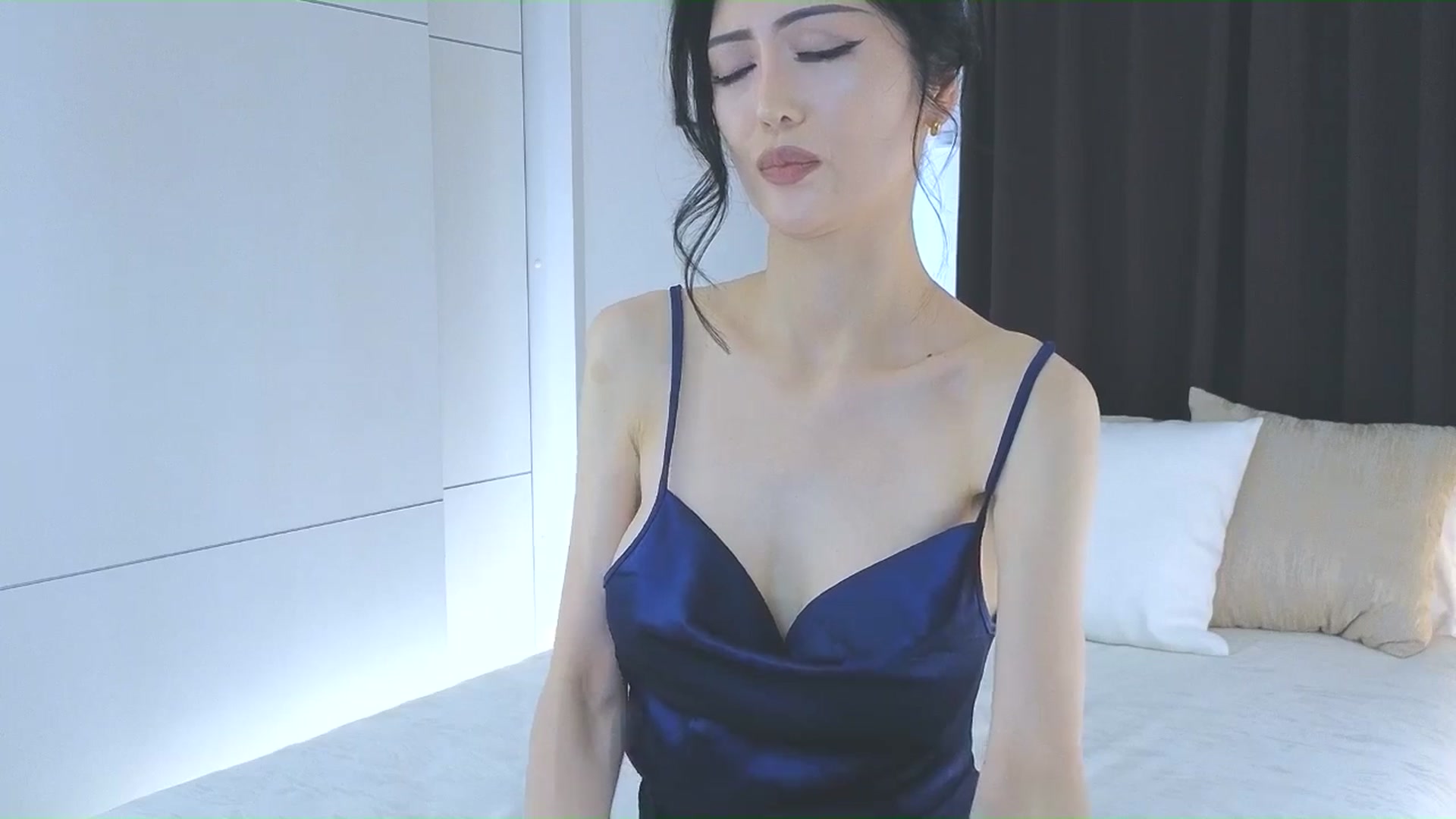 Gallery image thumbnail from Eleah's myfreecams stream on, 04/19/2026, 06:22 image 8 of 20