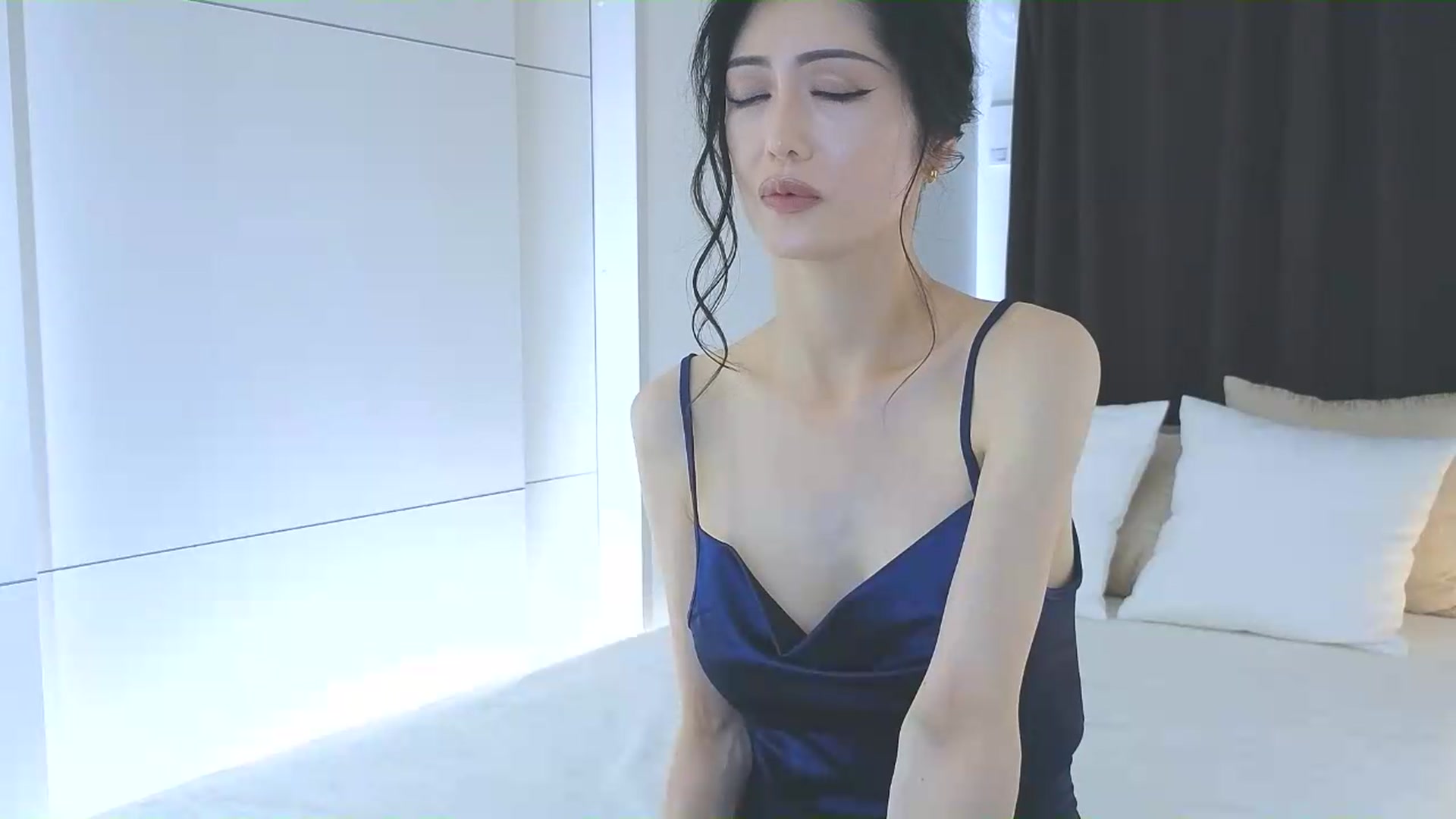 Gallery image thumbnail from Eleah's myfreecams stream on, 05/14/2026, 12:39 image 14 of 20