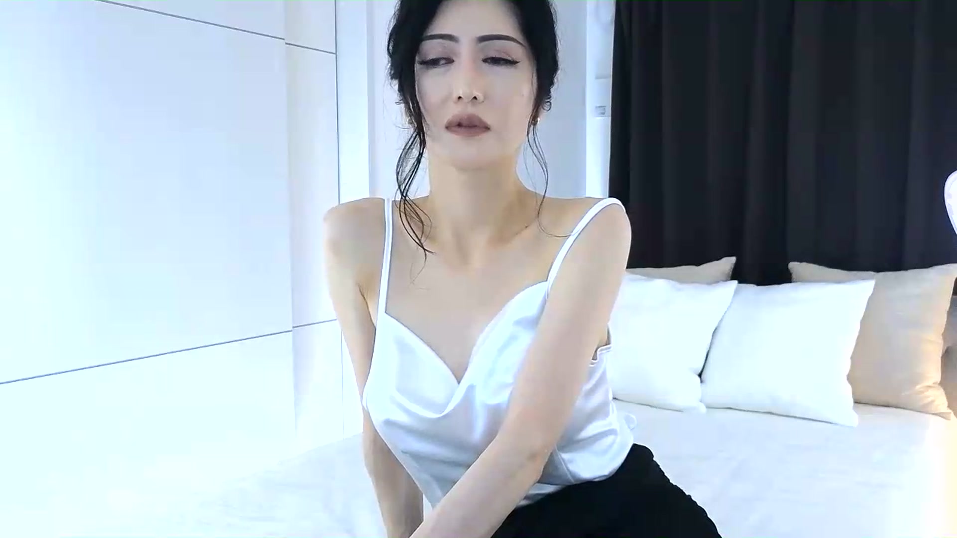 Gallery image thumbnail from Eleah's myfreecams stream on, 05/20/2026, 17:13 image 2 of 20