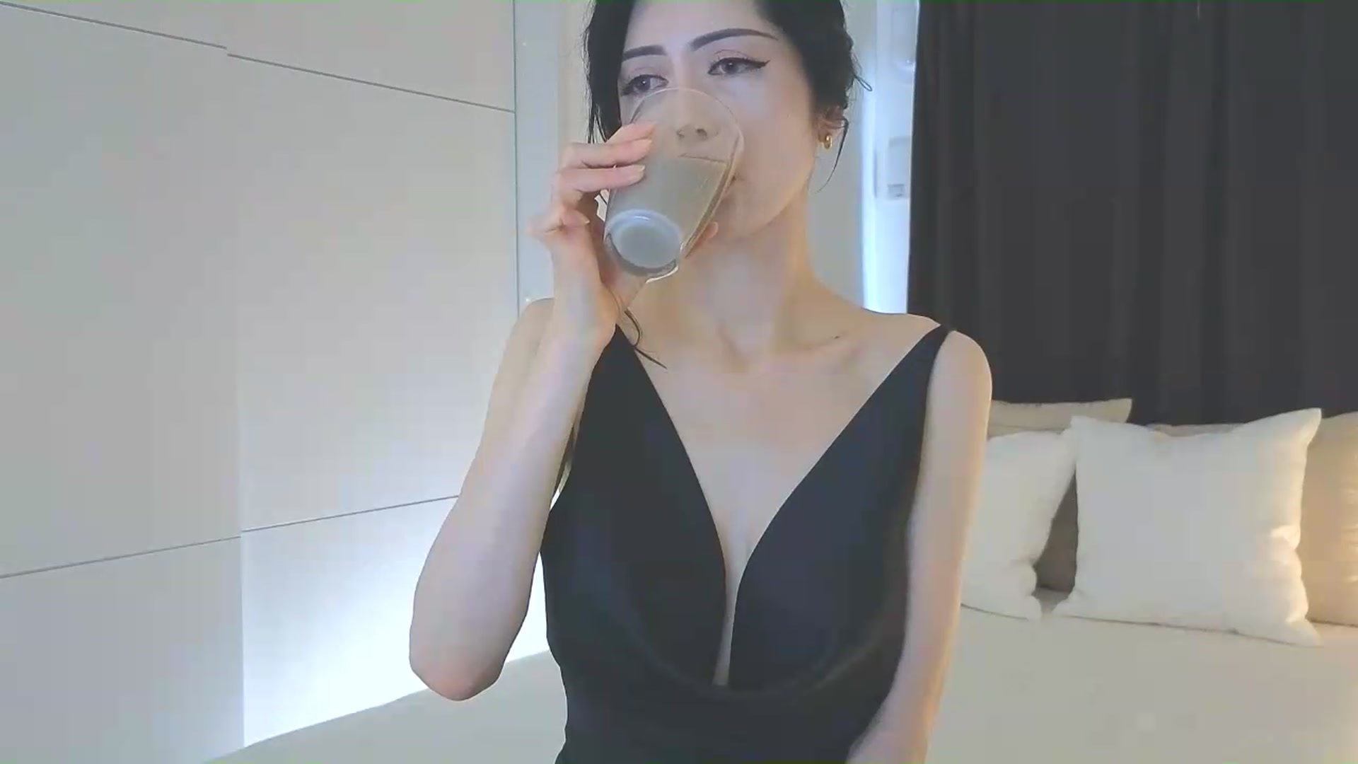 Gallery image thumbnail from Eleah's myfreecams stream on, 05/30/2026, 21:44 image 8 of 20