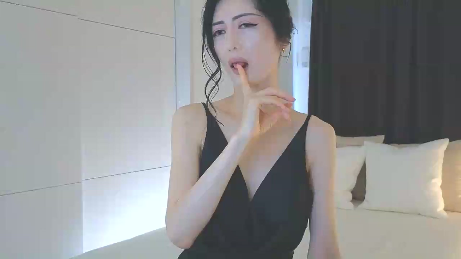 Gallery image thumbnail from Eleah's myfreecams stream on, 05/30/2026, 21:44 image 1 of 20