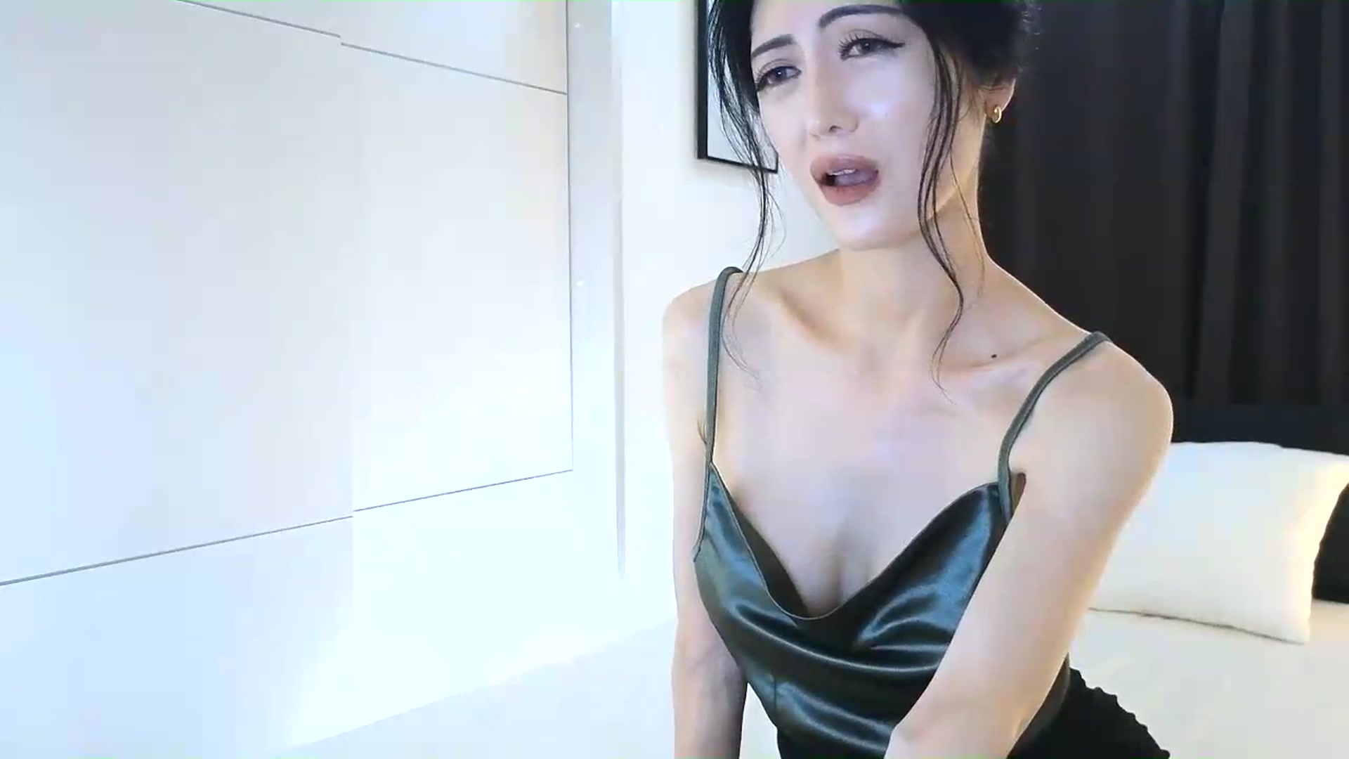Gallery image thumbnail from Eleah's myfreecams stream on, 06/12/2026, 01:10 image 13 of 20