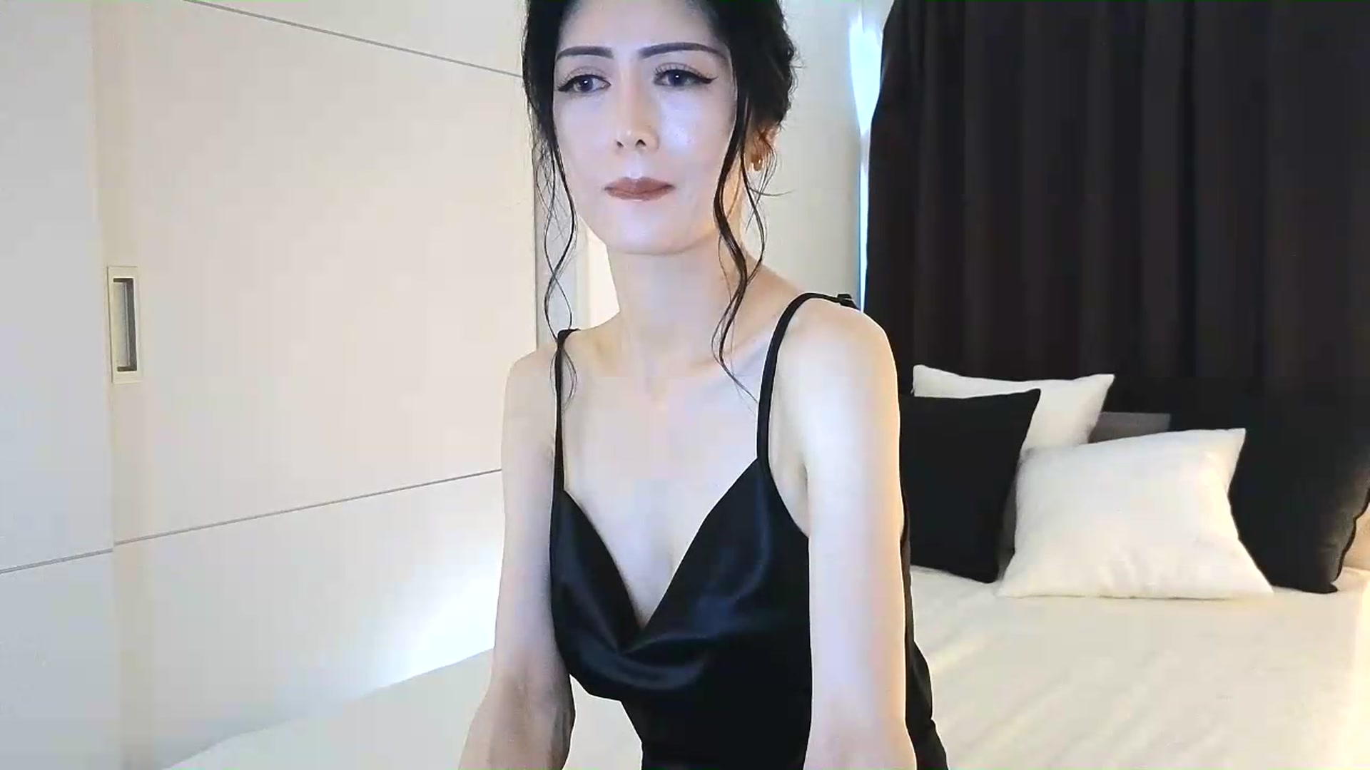 Gallery image thumbnail from Eleah's myfreecams stream on, 06/14/2026, 24:50 image 15 of 20