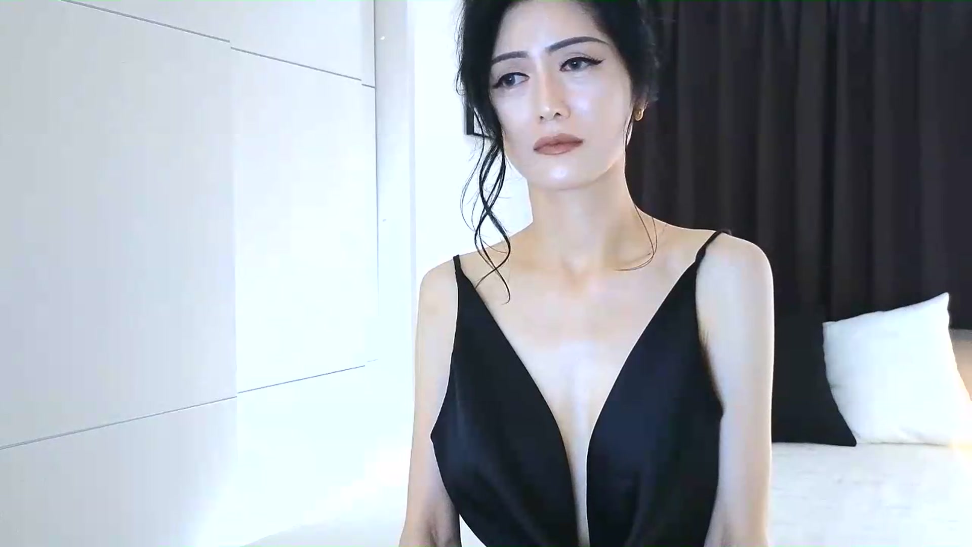 Gallery image thumbnail from Eleah's myfreecams stream on, 06/18/2026, 22:05 image 2 of 20