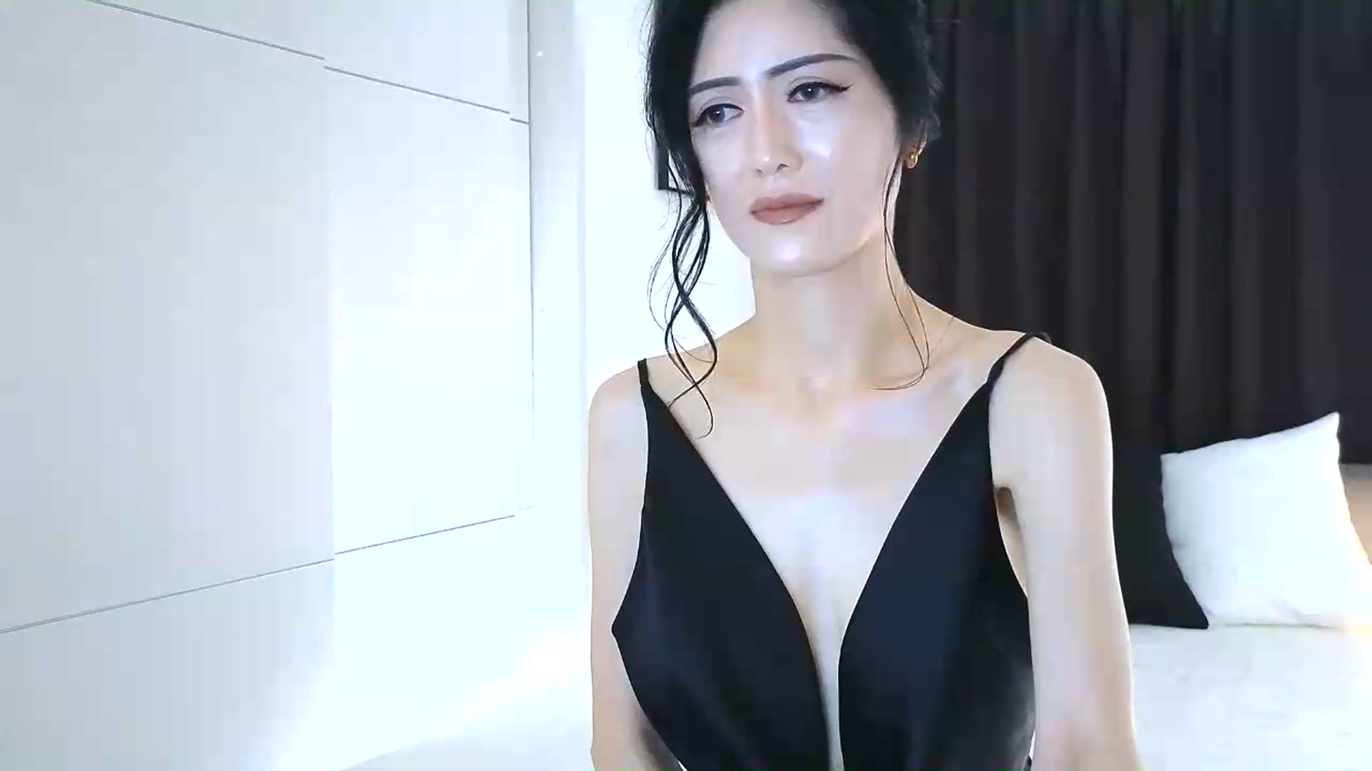 Gallery image thumbnail from Eleah's myfreecams stream on, 06/18/2026, 22:05 image 3 of 20