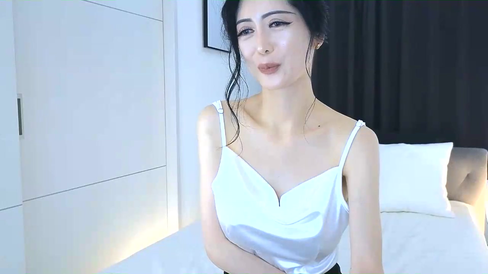 Gallery image thumbnail from Eleah's myfreecams stream on, 06/21/2026, 01:56 image 12 of 20