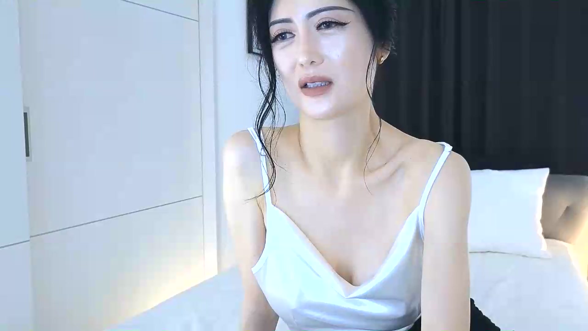 Gallery image thumbnail from Eleah's myfreecams stream on, 06/21/2026, 01:56 image 14 of 20