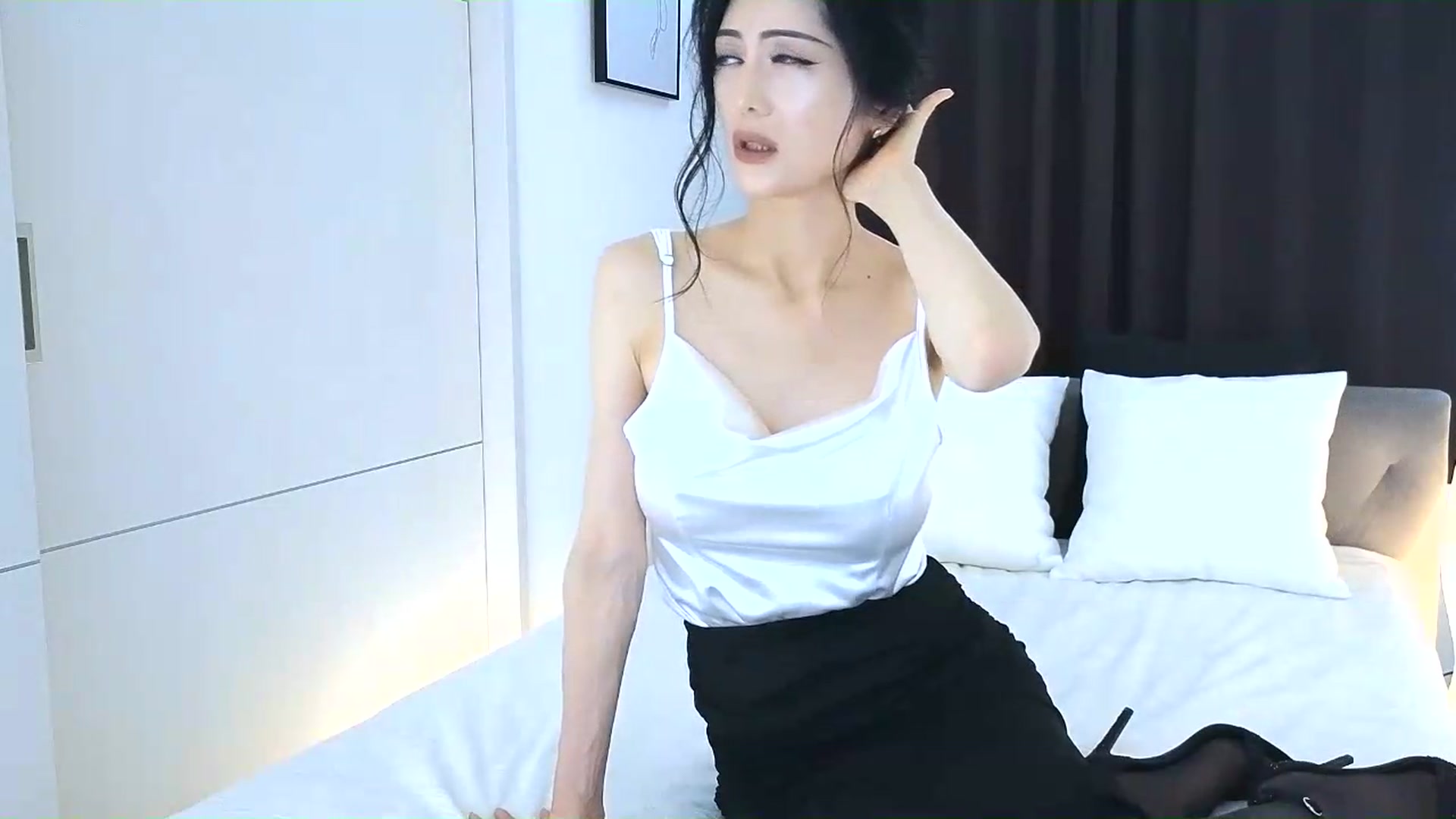 Gallery image thumbnail from Eleah's myfreecams stream on, 06/21/2026, 01:56 image 6 of 20