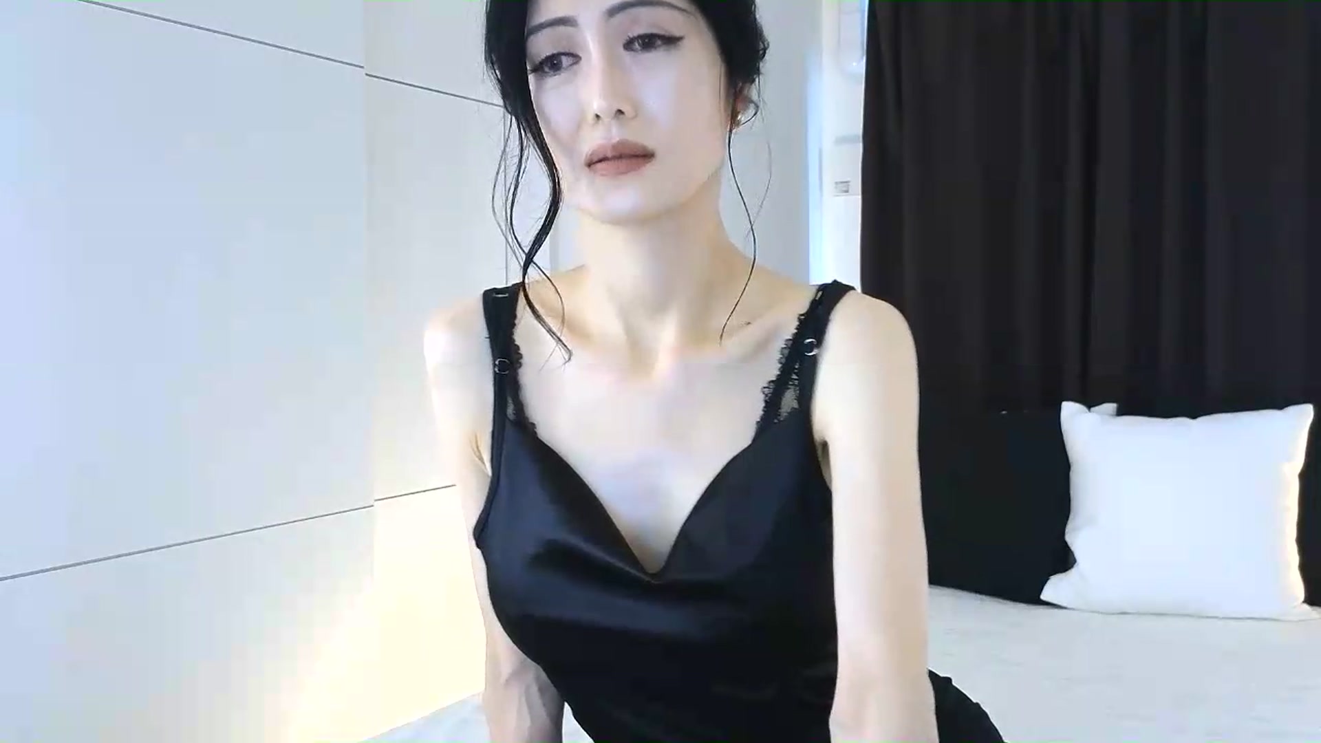 Gallery image thumbnail from Eleah's myfreecams stream on, 06/25/2026, 01:44 image 3 of 20