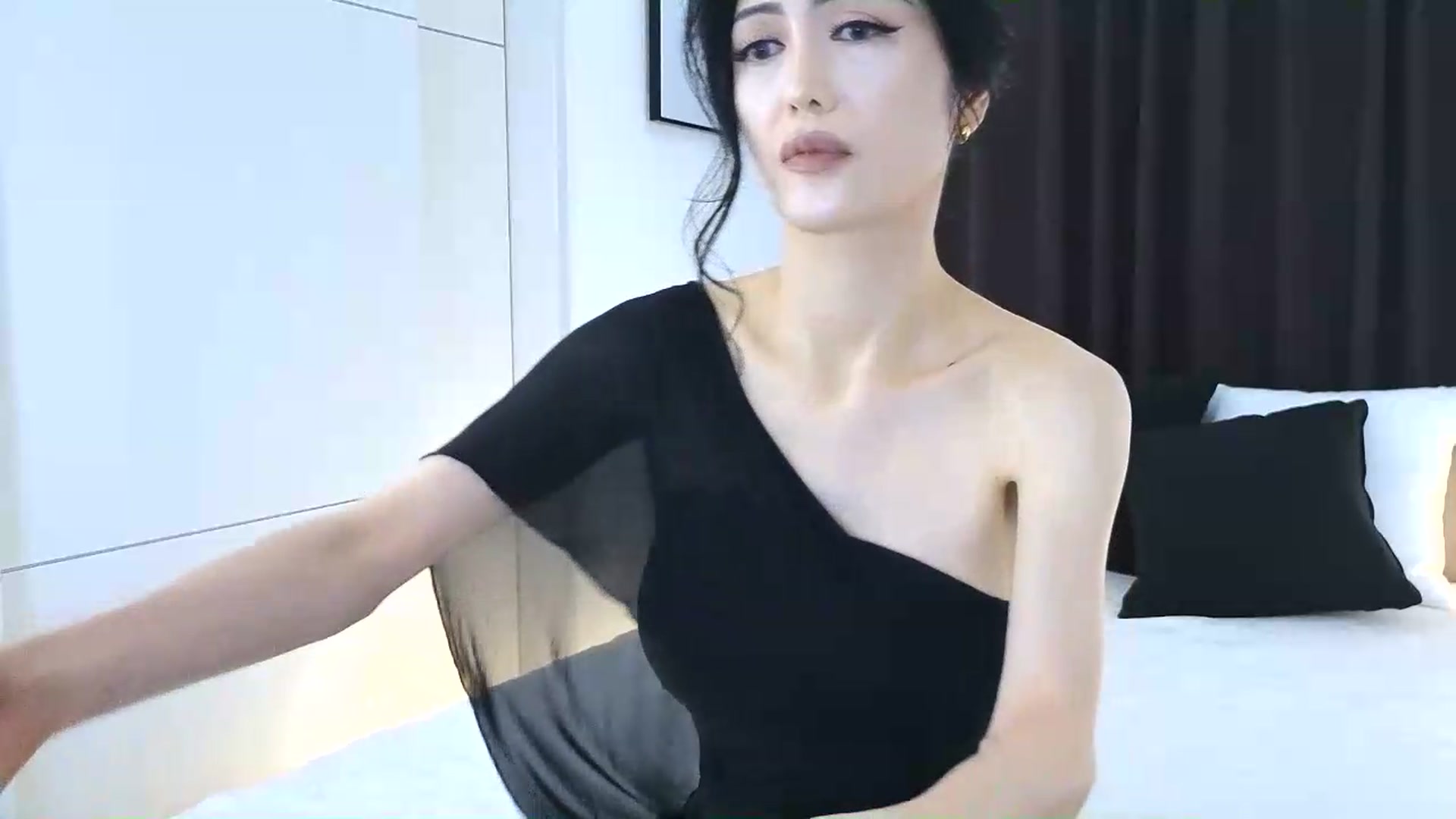 Gallery image thumbnail from Eleah's myfreecams stream on, 06/30/2026, 24:04 image 2 of 20