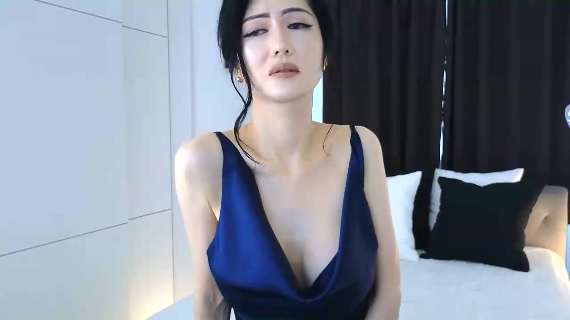 Gallery image thumbnail from Eleah's myfreecams stream on, 07/11/2026, 23:00 image 5 of 20