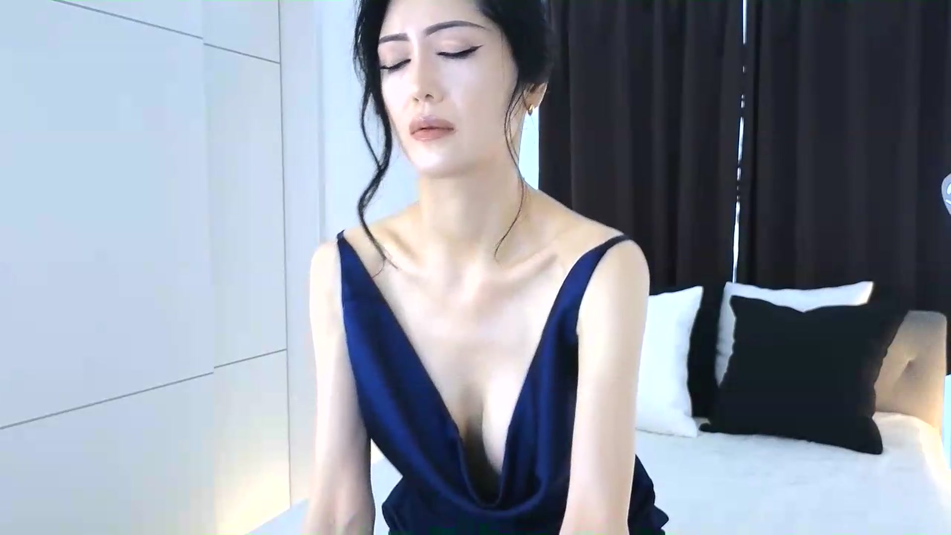 Gallery image thumbnail from Eleah's myfreecams stream on, 07/11/2026, 23:00 image 16 of 20