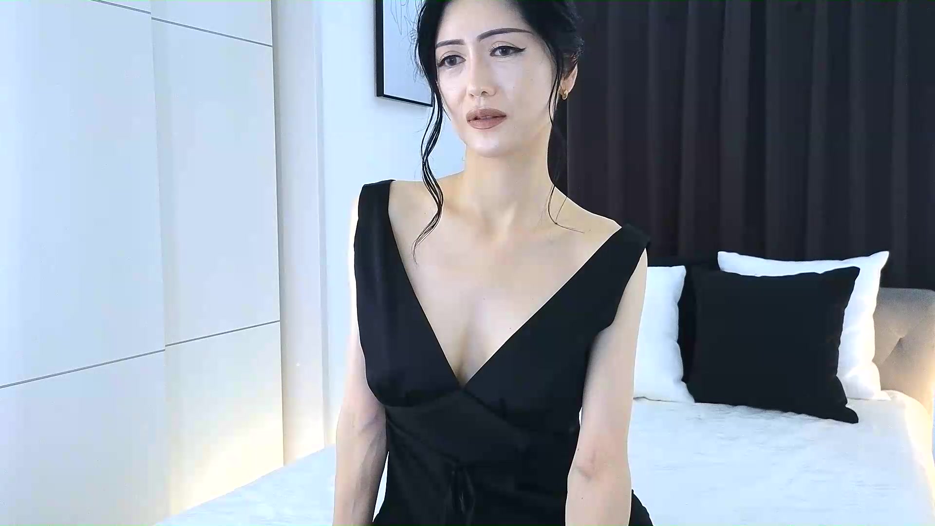 Gallery image thumbnail from Eleah's myfreecams stream on, 08/08/2026, 24:54 image 5 of 20