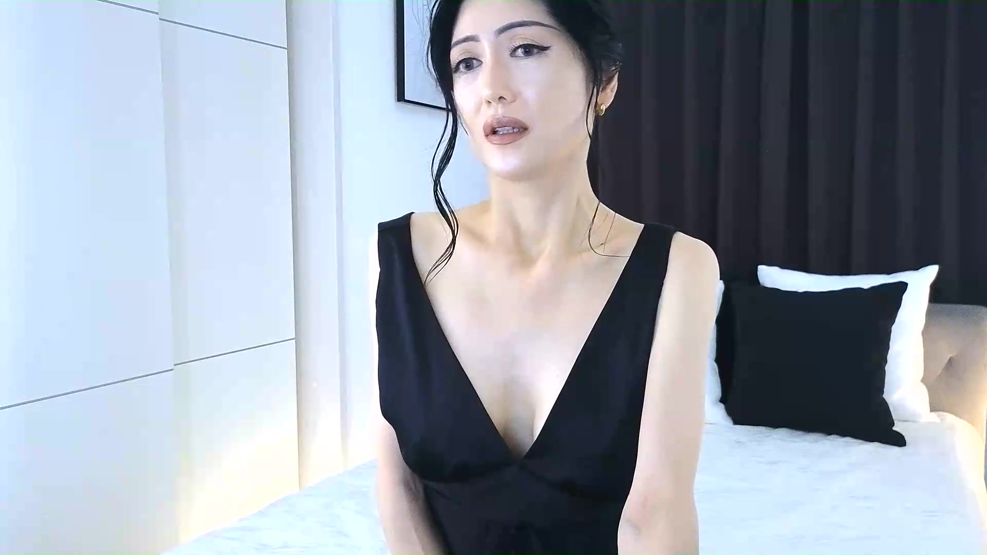 Gallery image thumbnail from Eleah's myfreecams stream on, 08/08/2026, 24:54 image 3 of 20