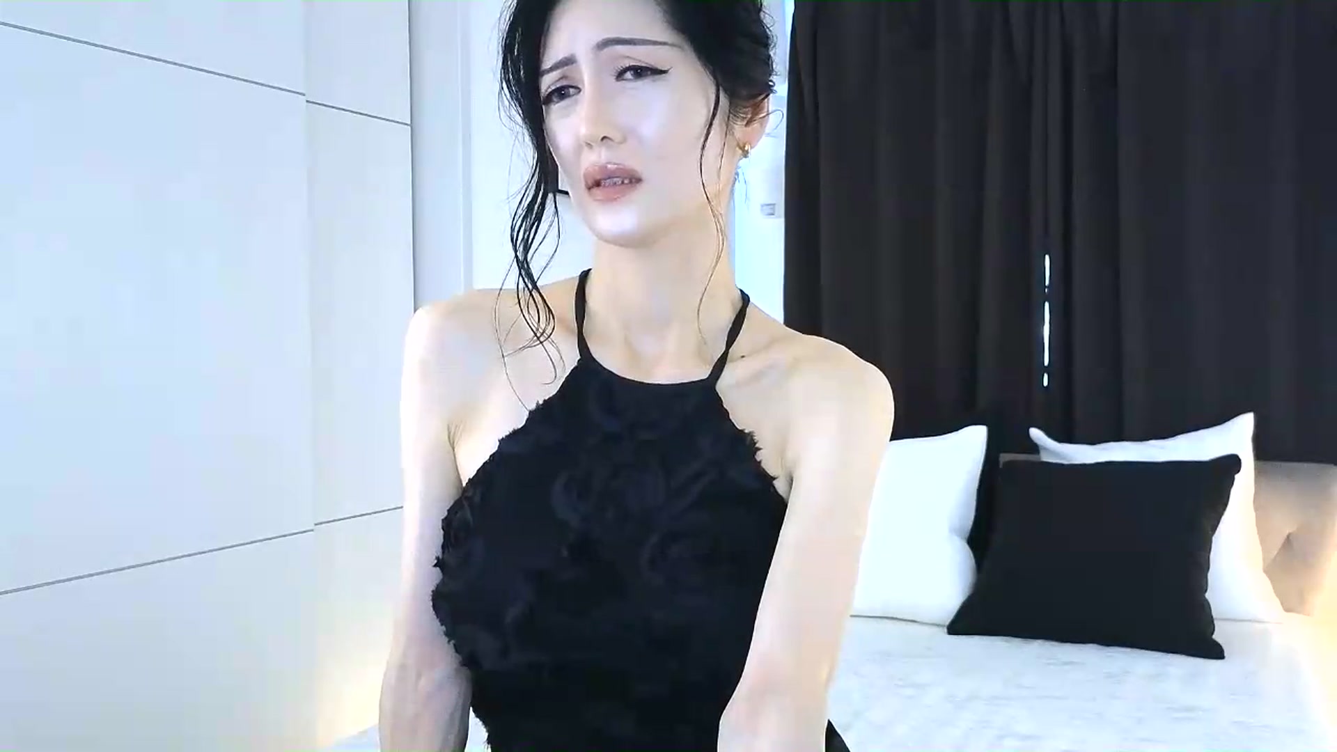 Gallery image thumbnail from Eleah's myfreecams stream on, 08/16/2026, 24:03 image 7 of 20
