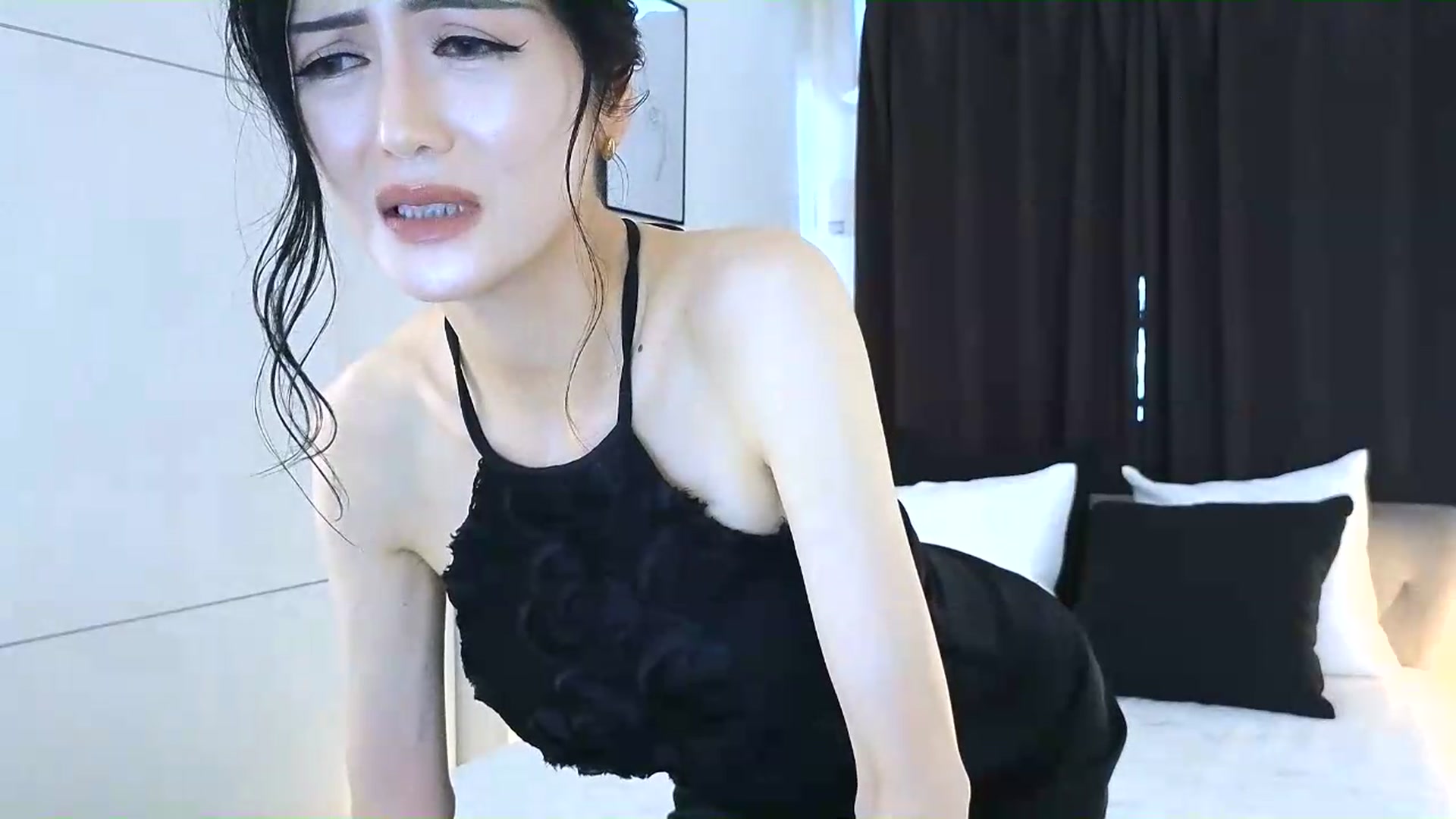 Gallery image thumbnail from Eleah's myfreecams stream on, 08/16/2026, 24:03 image 8 of 20