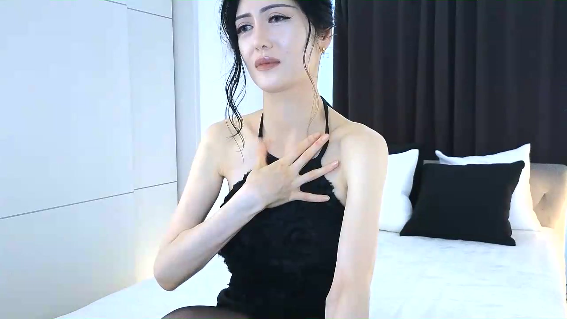 Gallery image thumbnail from Eleah's myfreecams stream on, 08/16/2026, 24:13 image 13 of 20
