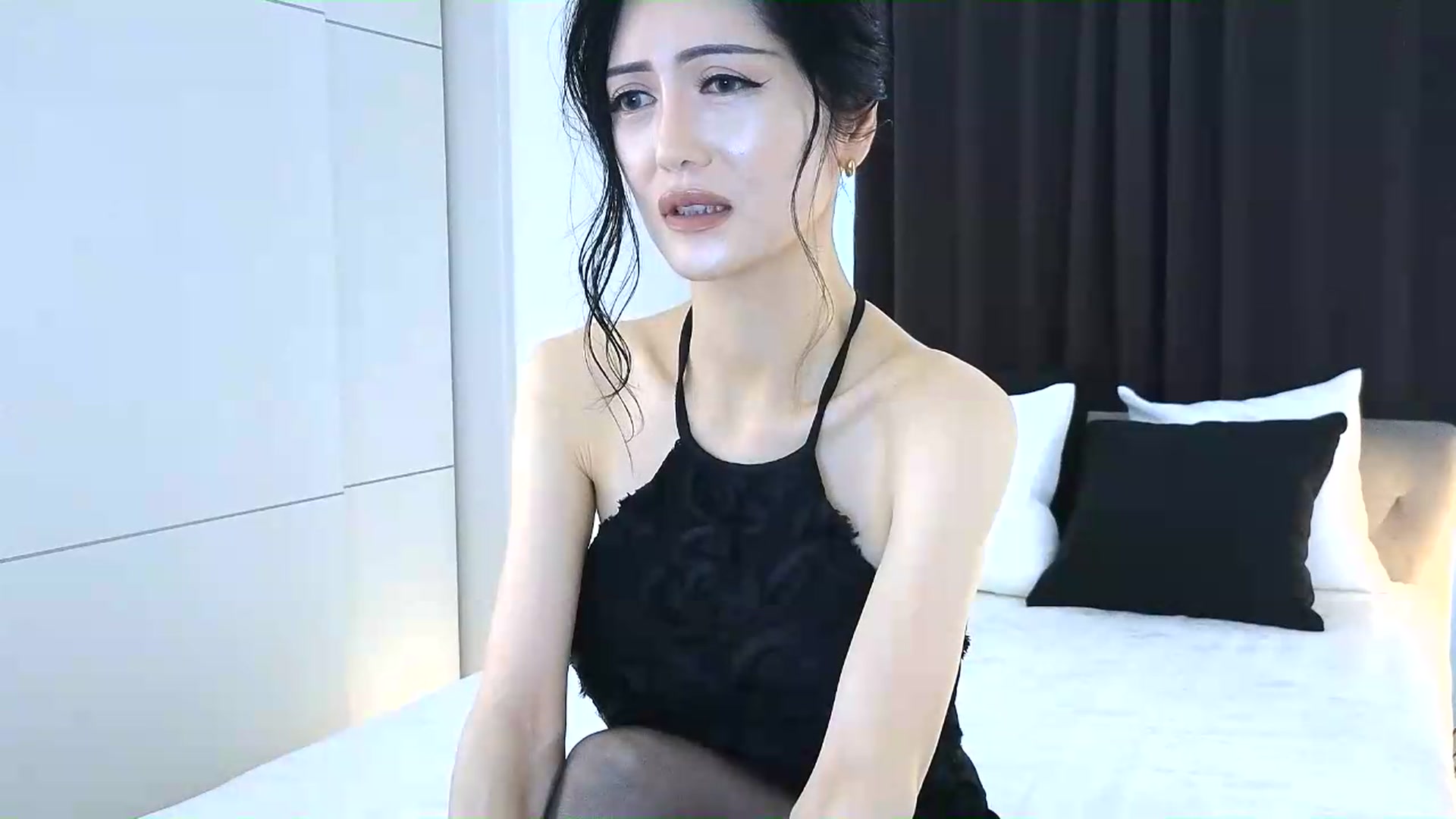 Gallery image thumbnail from Eleah's myfreecams stream on, 08/16/2026, 24:13 image 2 of 20