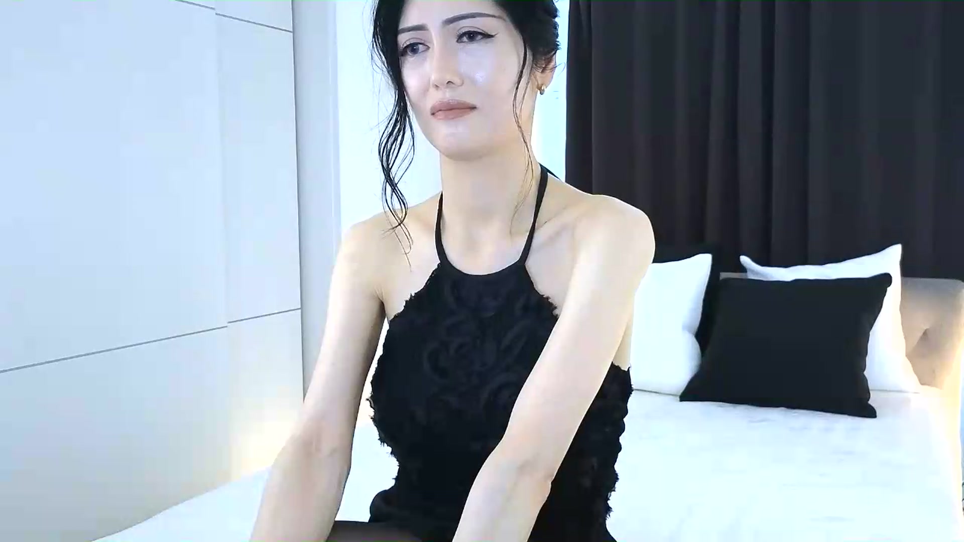 Gallery image thumbnail from Eleah's myfreecams stream on, 08/16/2026, 24:13 image 15 of 20