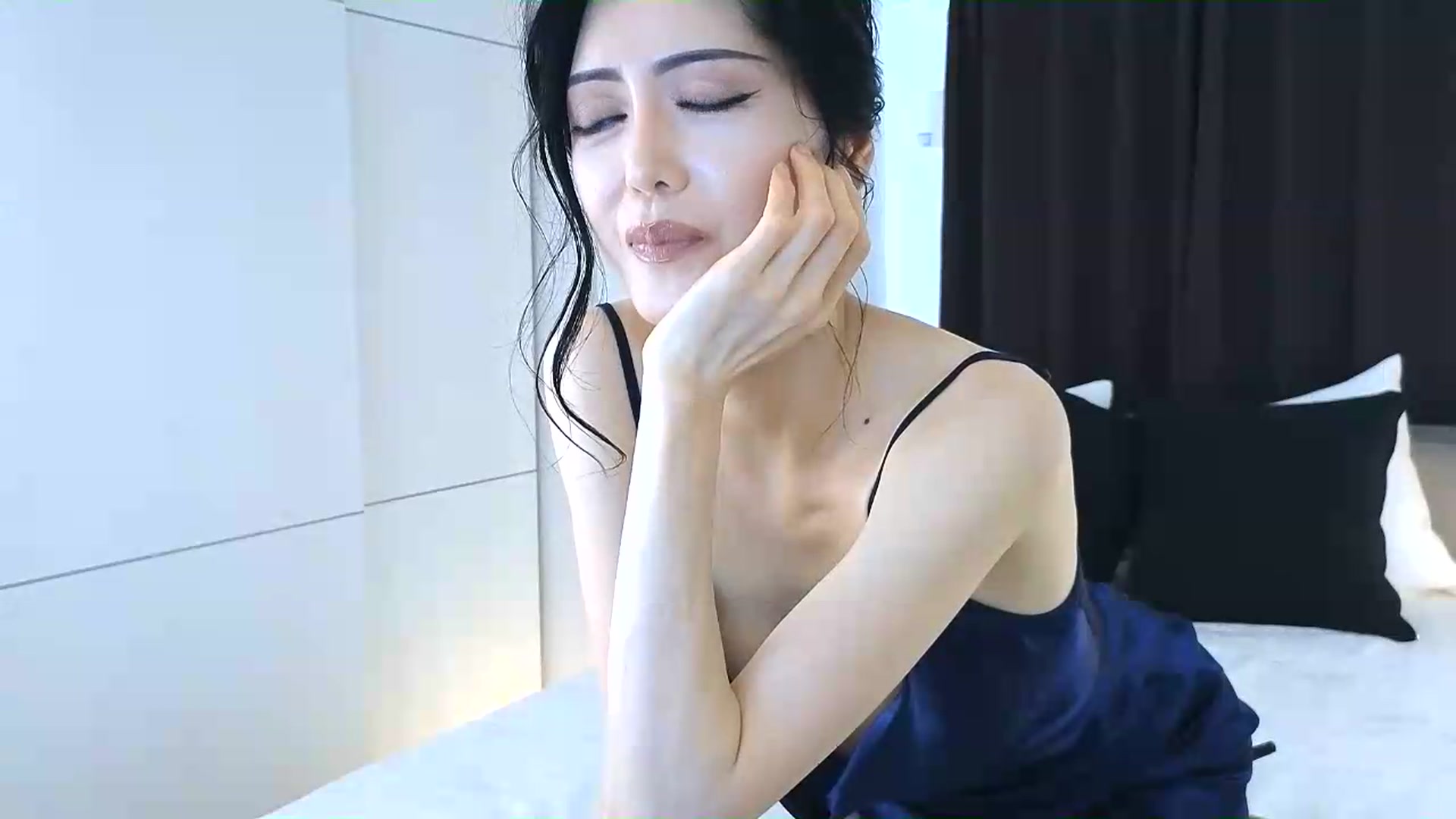 Gallery image thumbnail from Eleah's myfreecams stream on, 08/17/2026, 22:20 image 7 of 20