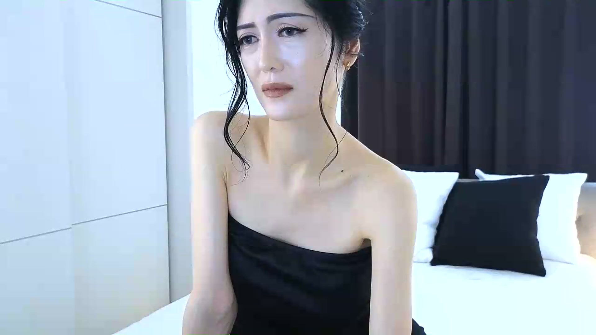 Gallery image thumbnail from Eleah's myfreecams stream on, 08/20/2026, 24:11 image 5 of 20