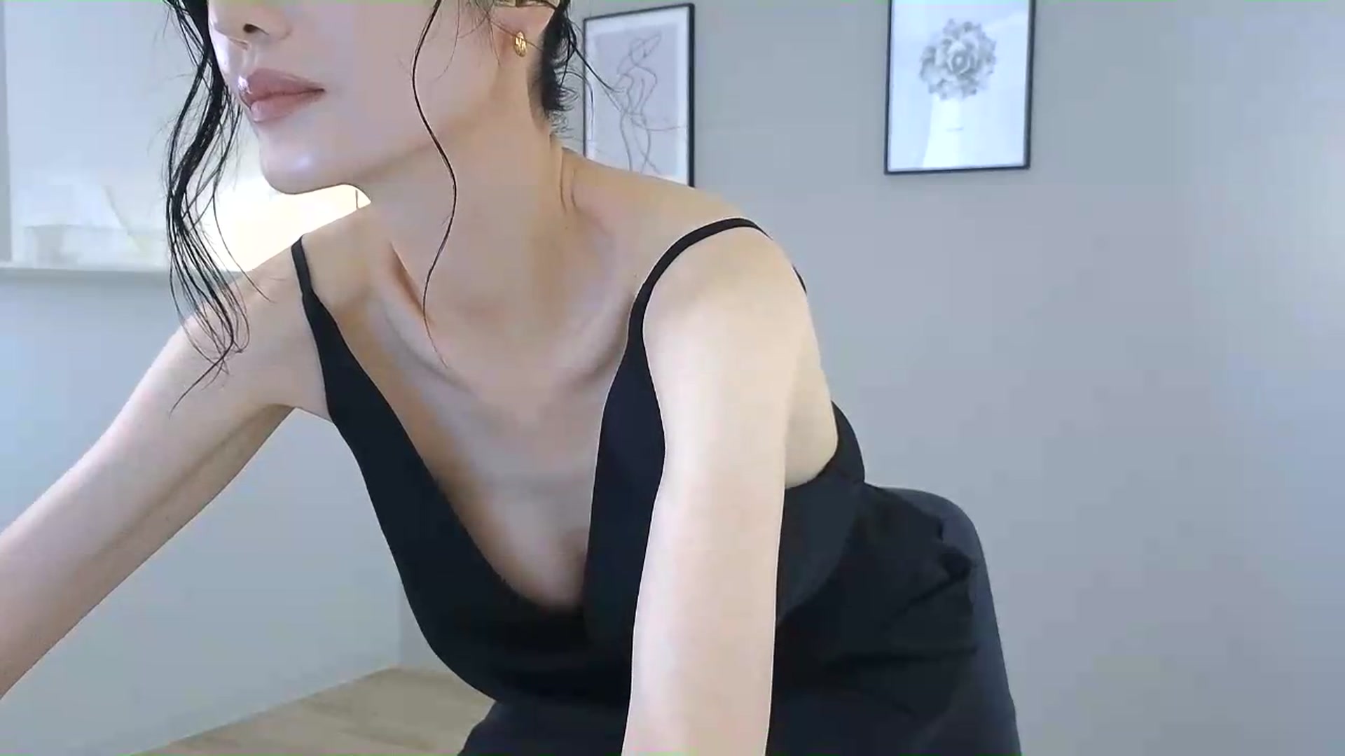 Gallery image thumbnail from Eleah's myfreecams stream on, 08/21/2026, 22:50 image 14 of 20