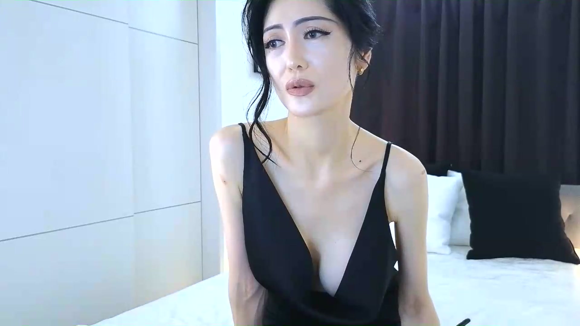 Gallery image thumbnail from Eleah's myfreecams stream on, 09/09/2026, 23:36 image 4 of 20